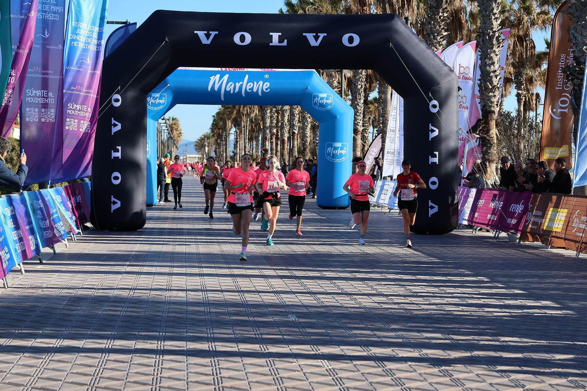 Las mejores fotos de la Carrera de la Mujer Central Lechera Asturiana de Valencia 2025. 340