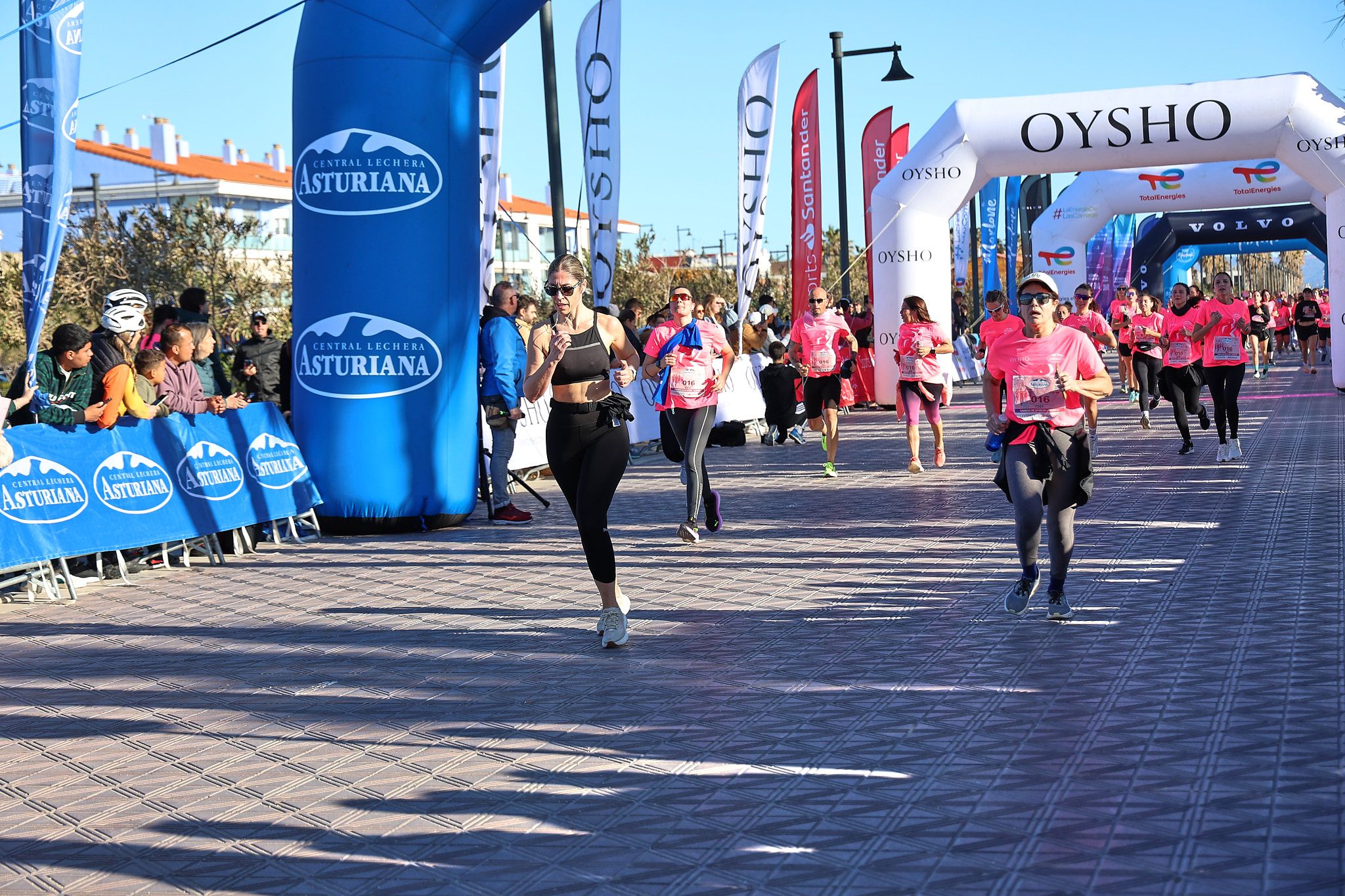 Las mejores fotos de la Carrera de la Mujer Central Lechera Asturiana de Valencia 2025. 821