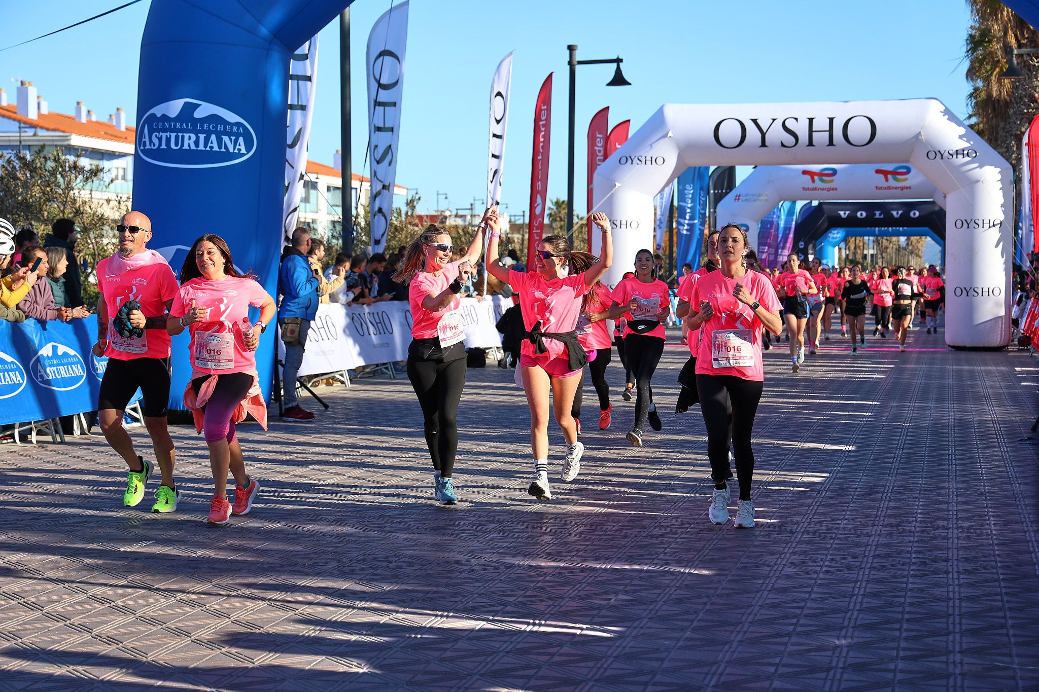 Las mejores fotos de la Carrera de la Mujer Central Lechera Asturiana de Valencia 2025. 825