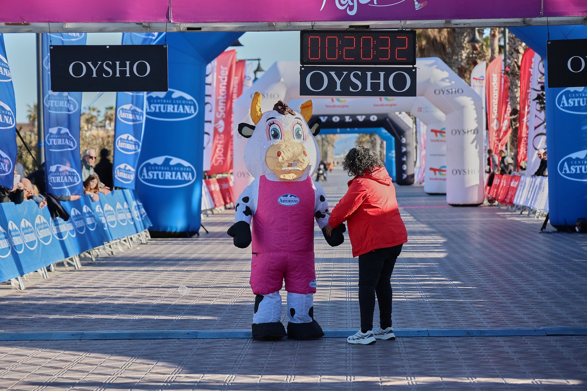 Las mejores fotos de la Carrera de la Mujer Central Lechera Asturiana de Valencia 2025. 96