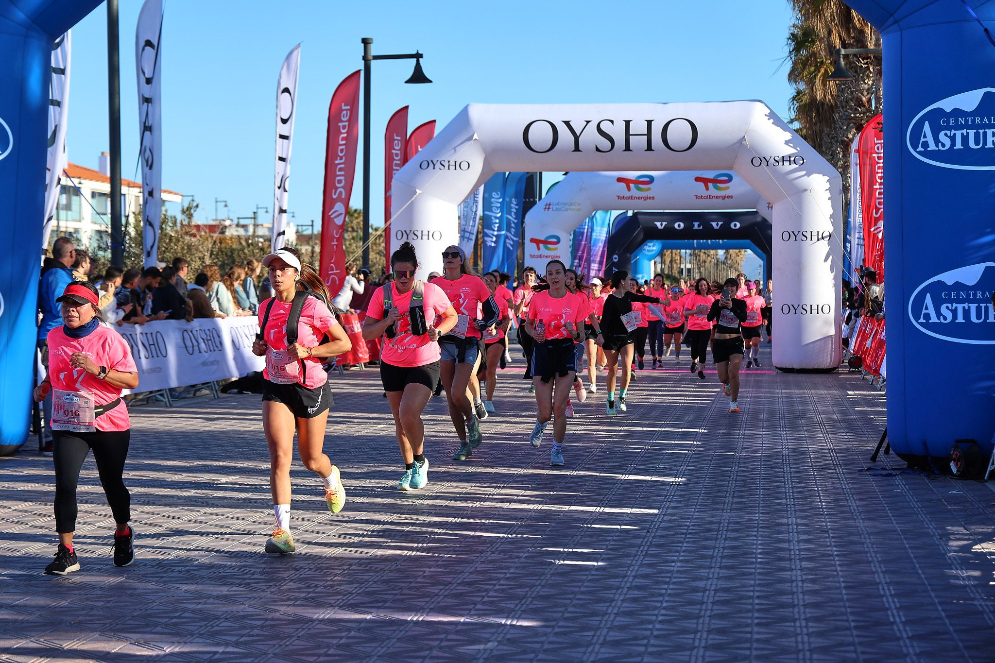 Las mejores fotos de la Carrera de la Mujer Central Lechera Asturiana de Valencia 2025. 828