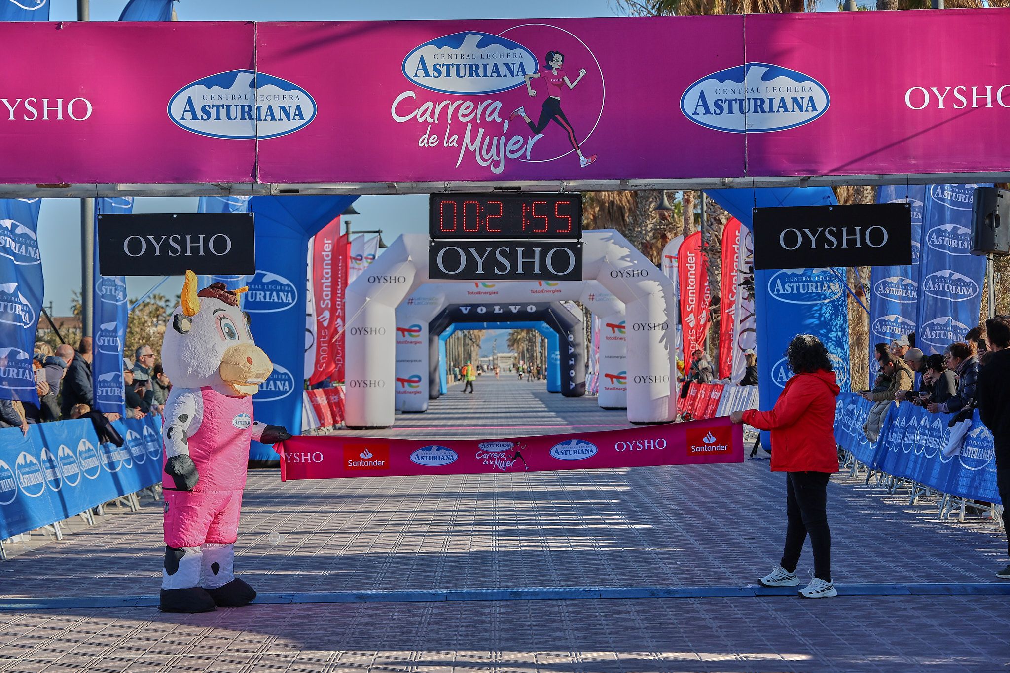 Las mejores fotos de la Carrera de la Mujer Central Lechera Asturiana de Valencia 2025. 97