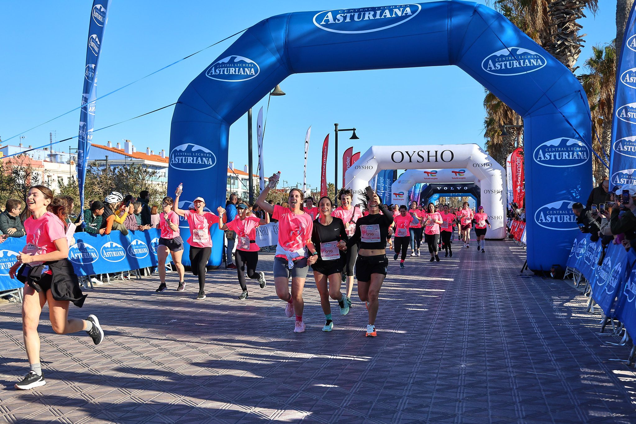Las mejores fotos de la Carrera de la Mujer Central Lechera Asturiana de Valencia 2025. 829