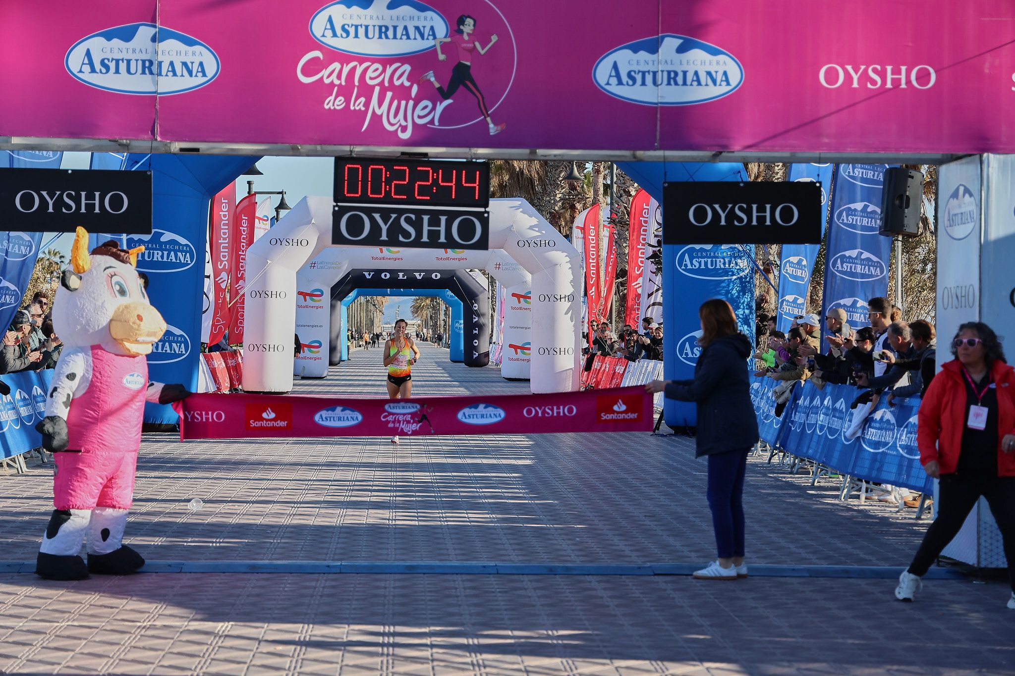 Las mejores fotos de la Carrera de la Mujer Central Lechera Asturiana de Valencia 2025. 101