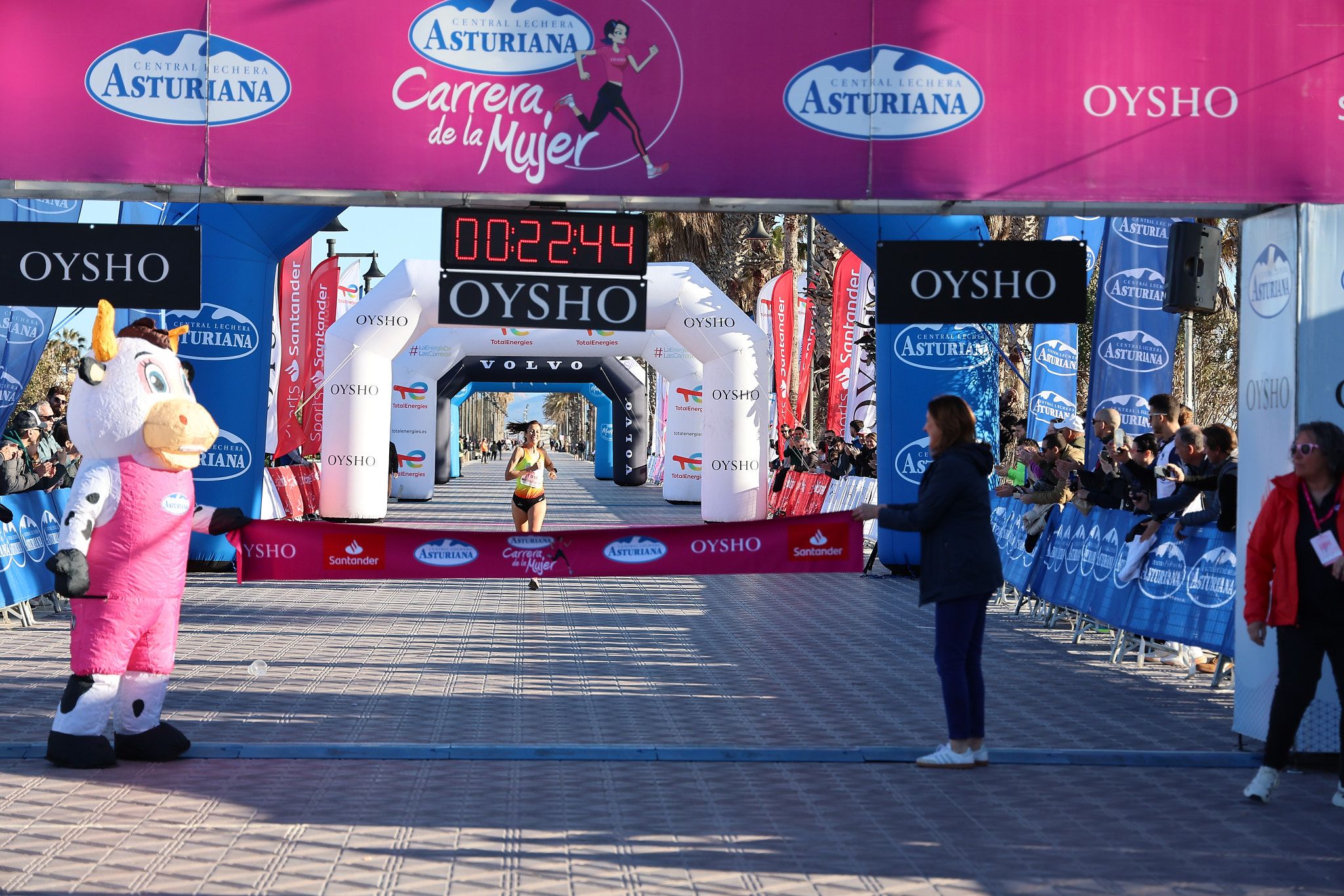 Las mejores fotos de la Carrera de la Mujer Central Lechera Asturiana de Valencia 2025. 103