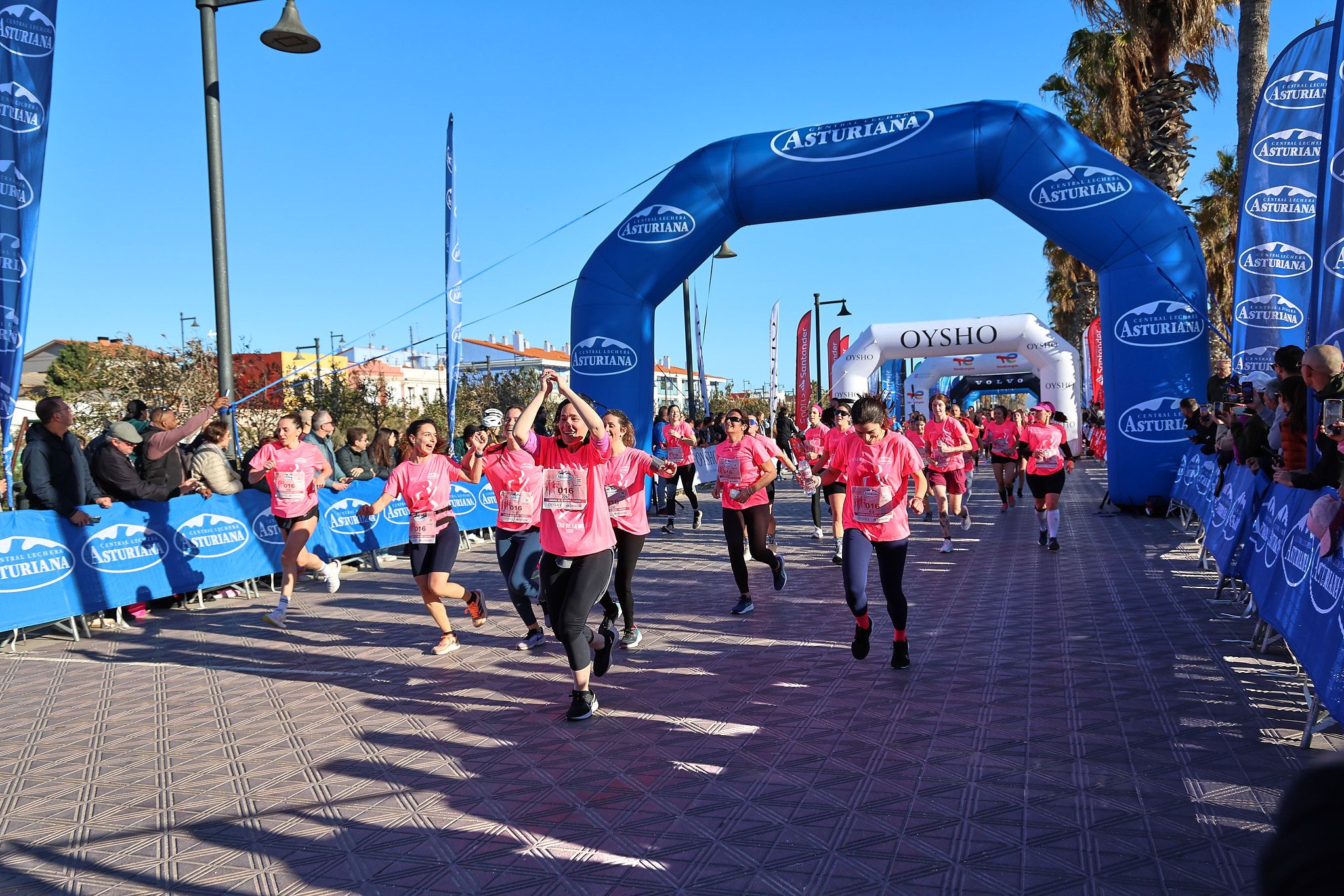 Las mejores fotos de la Carrera de la Mujer Central Lechera Asturiana de Valencia 2025. 834