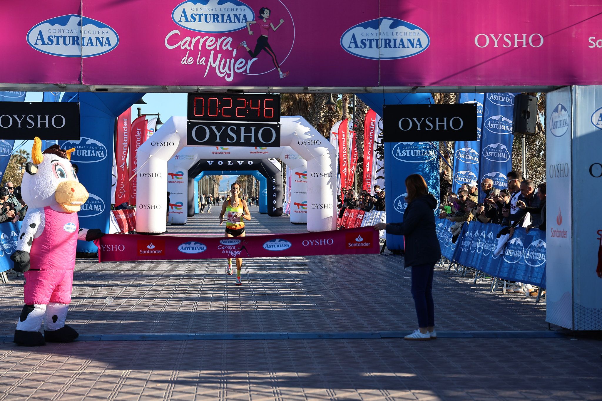 Las mejores fotos de la Carrera de la Mujer Central Lechera Asturiana de Valencia 2025. 107