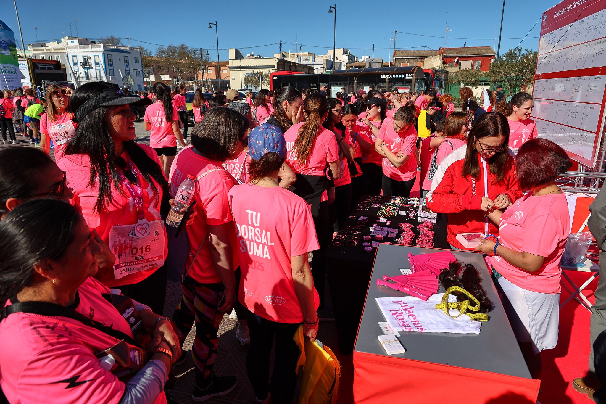 Las mejores fotos de la Carrera de la Mujer Central Lechera Asturiana de Valencia 2025. 1556