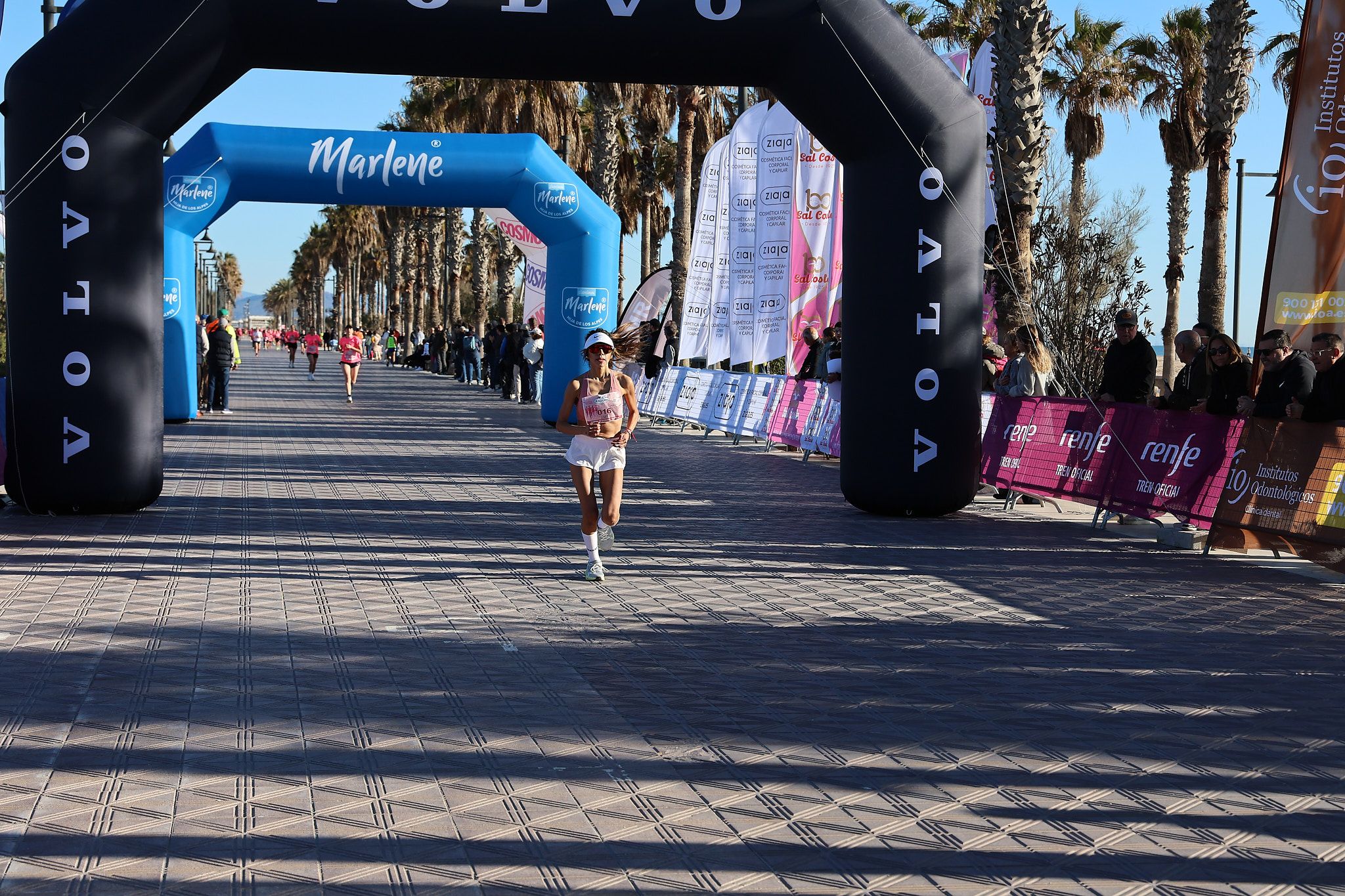 Las mejores fotos de la Carrera de la Mujer Central Lechera Asturiana de Valencia 2025. 358