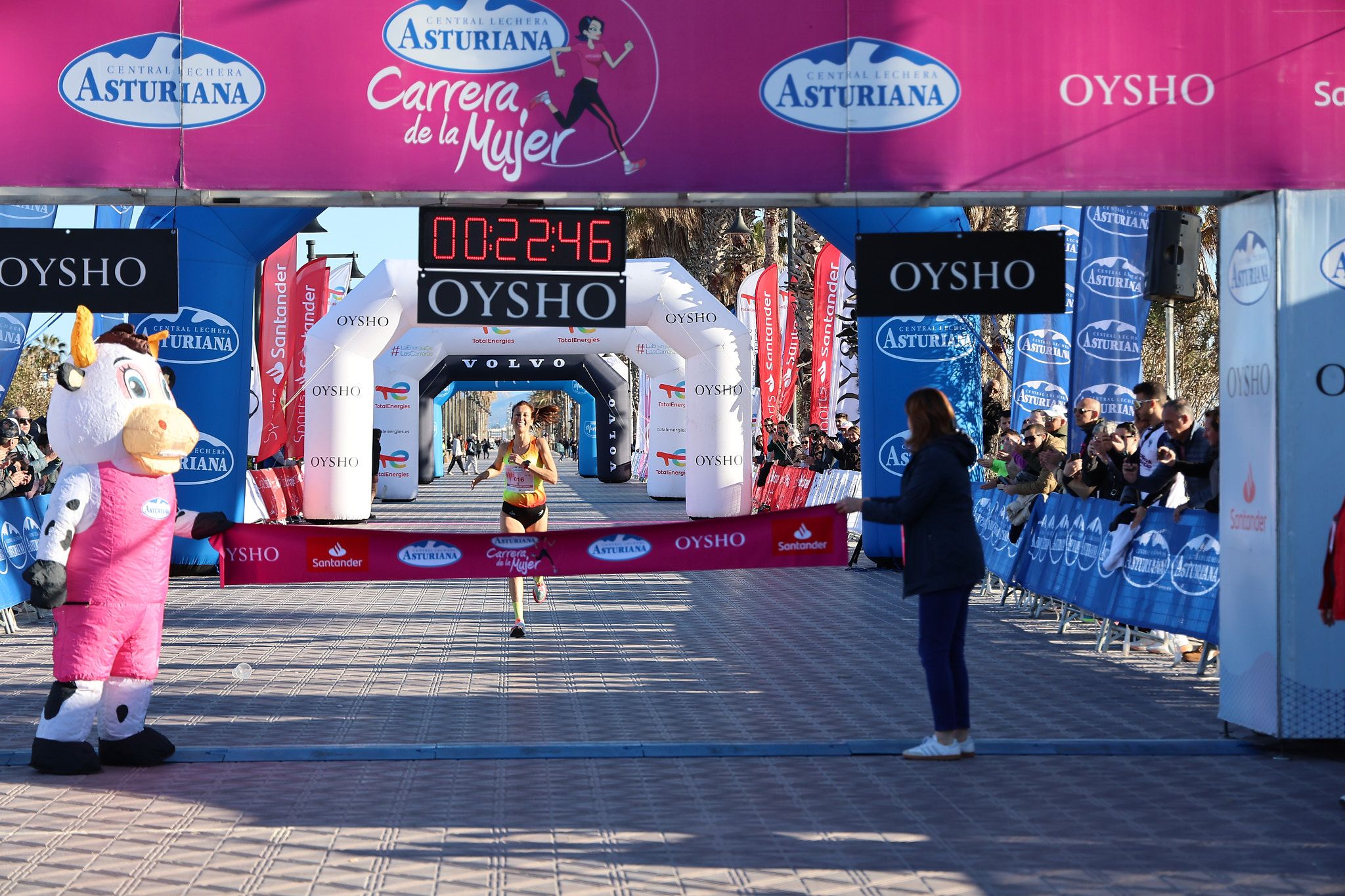 Las mejores fotos de la Carrera de la Mujer Central Lechera Asturiana de Valencia 2025. 109