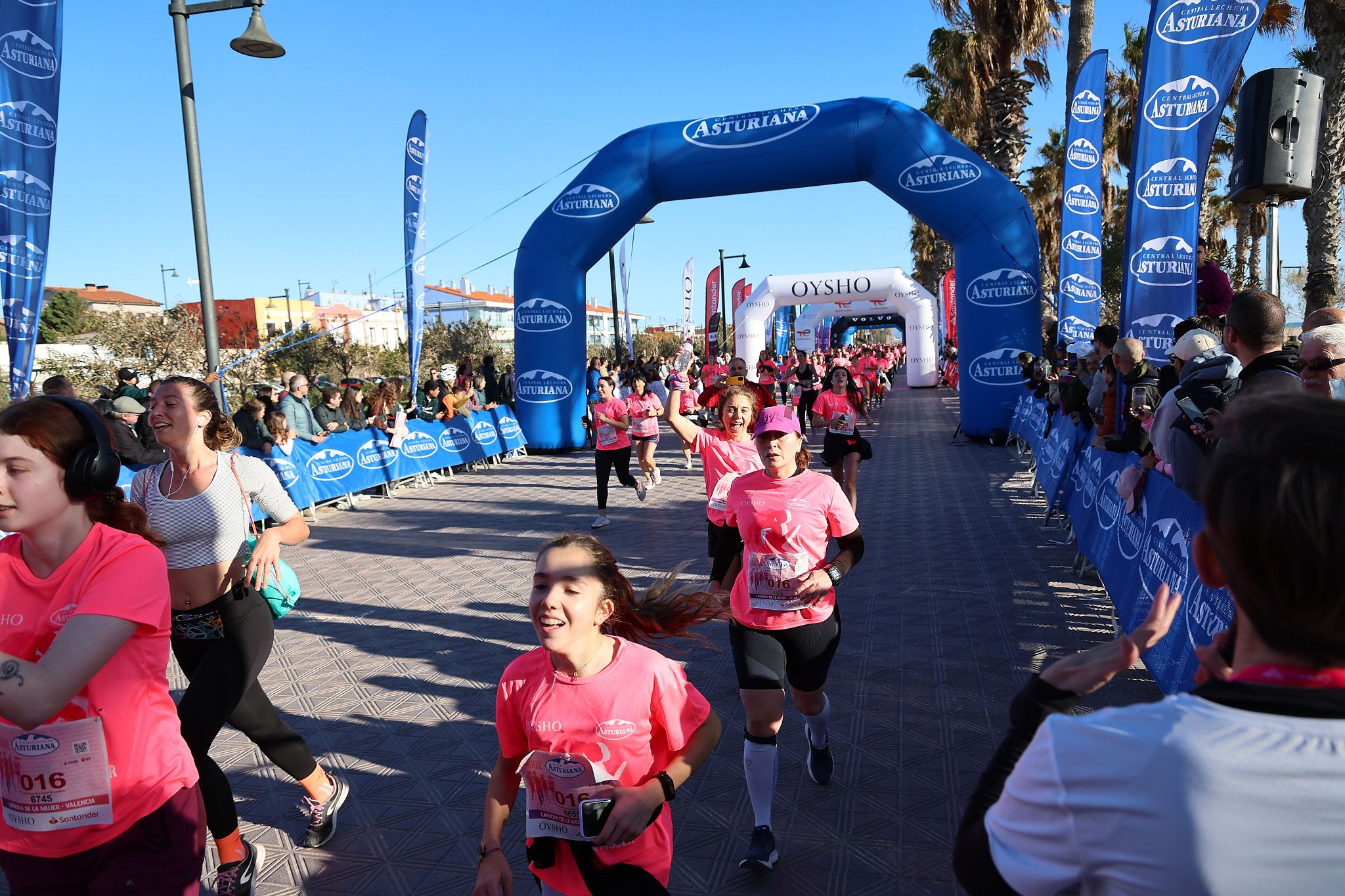 Las mejores fotos de la Carrera de la Mujer Central Lechera Asturiana de Valencia 2025. 837