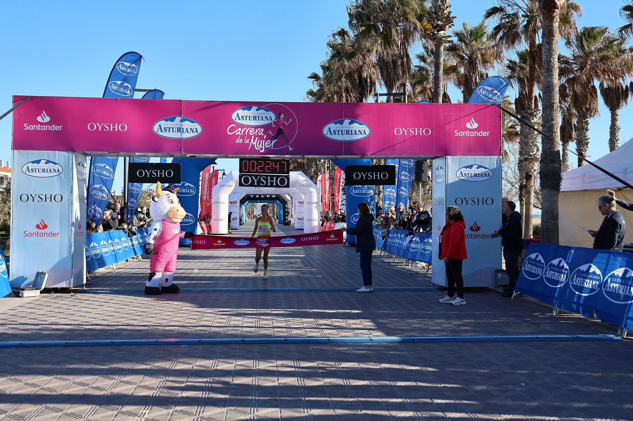 Las mejores fotos de la Carrera de la Mujer Central Lechera Asturiana de Valencia 2025. 112