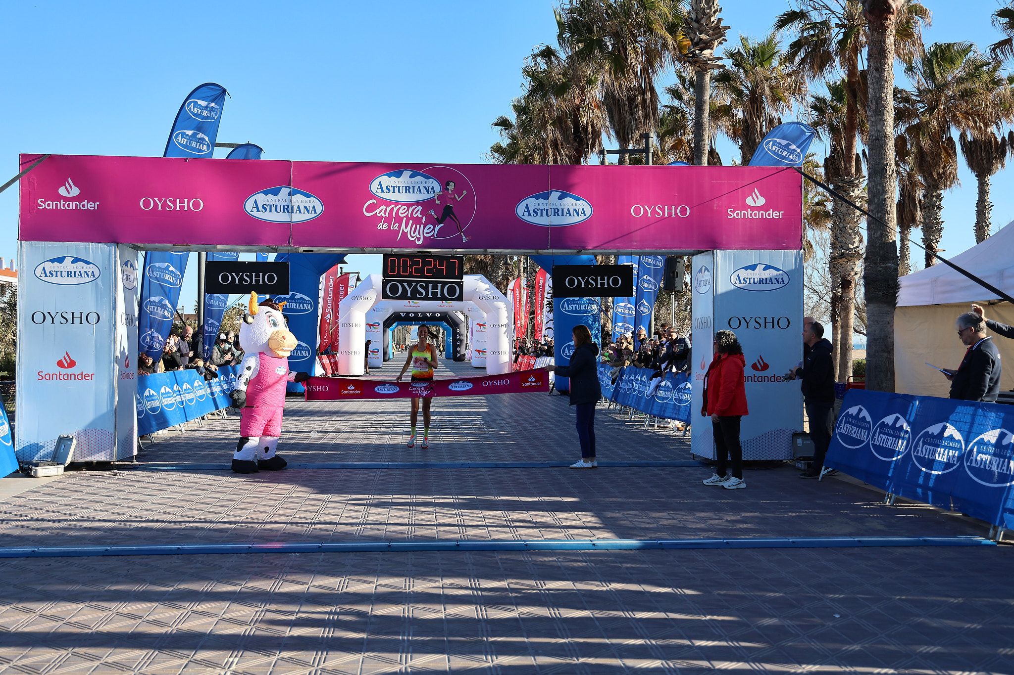 Las mejores fotos de la Carrera de la Mujer Central Lechera Asturiana de Valencia 2025. 113