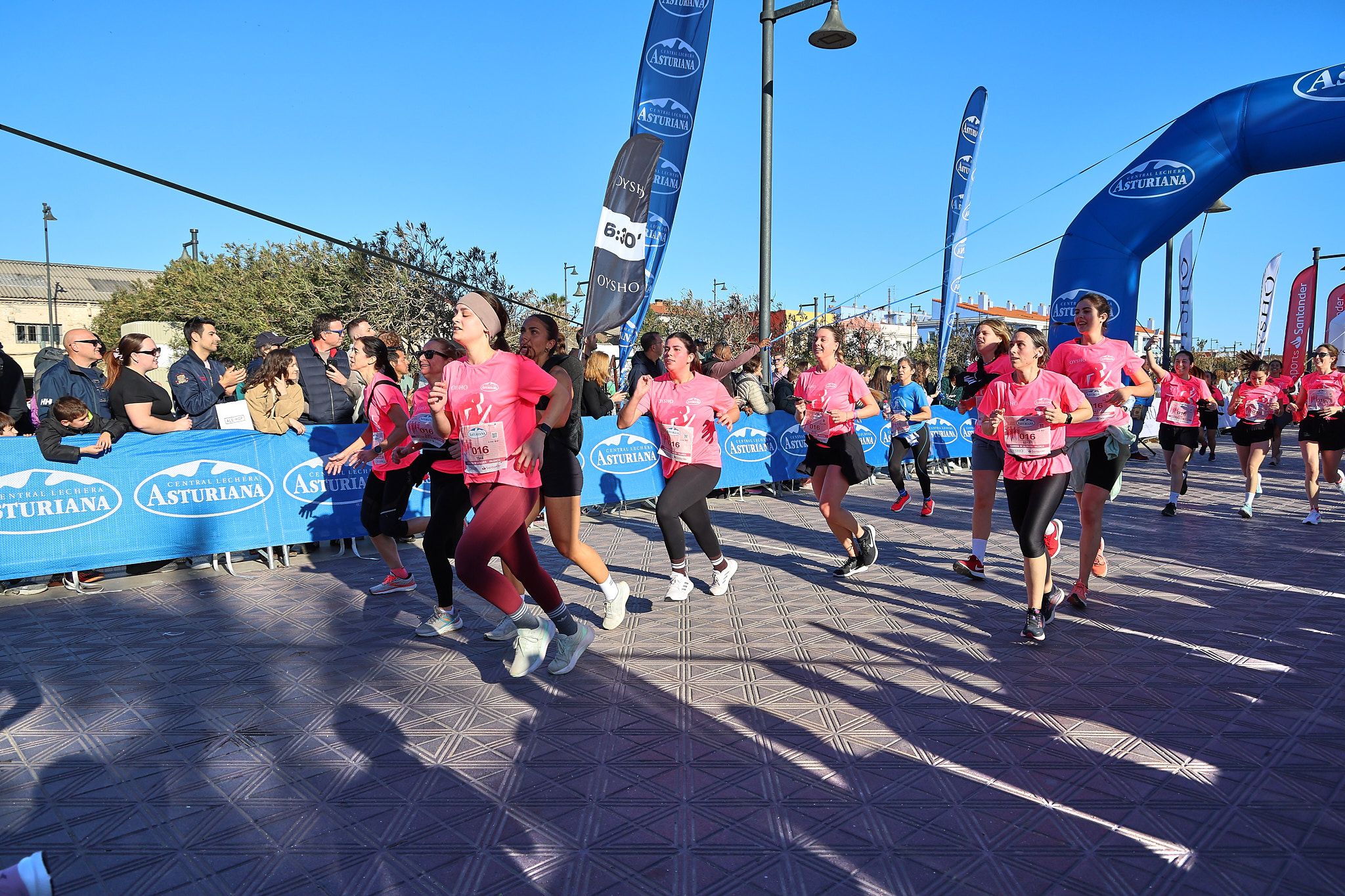 Las mejores fotos de la Carrera de la Mujer Central Lechera Asturiana de Valencia 2025. 841