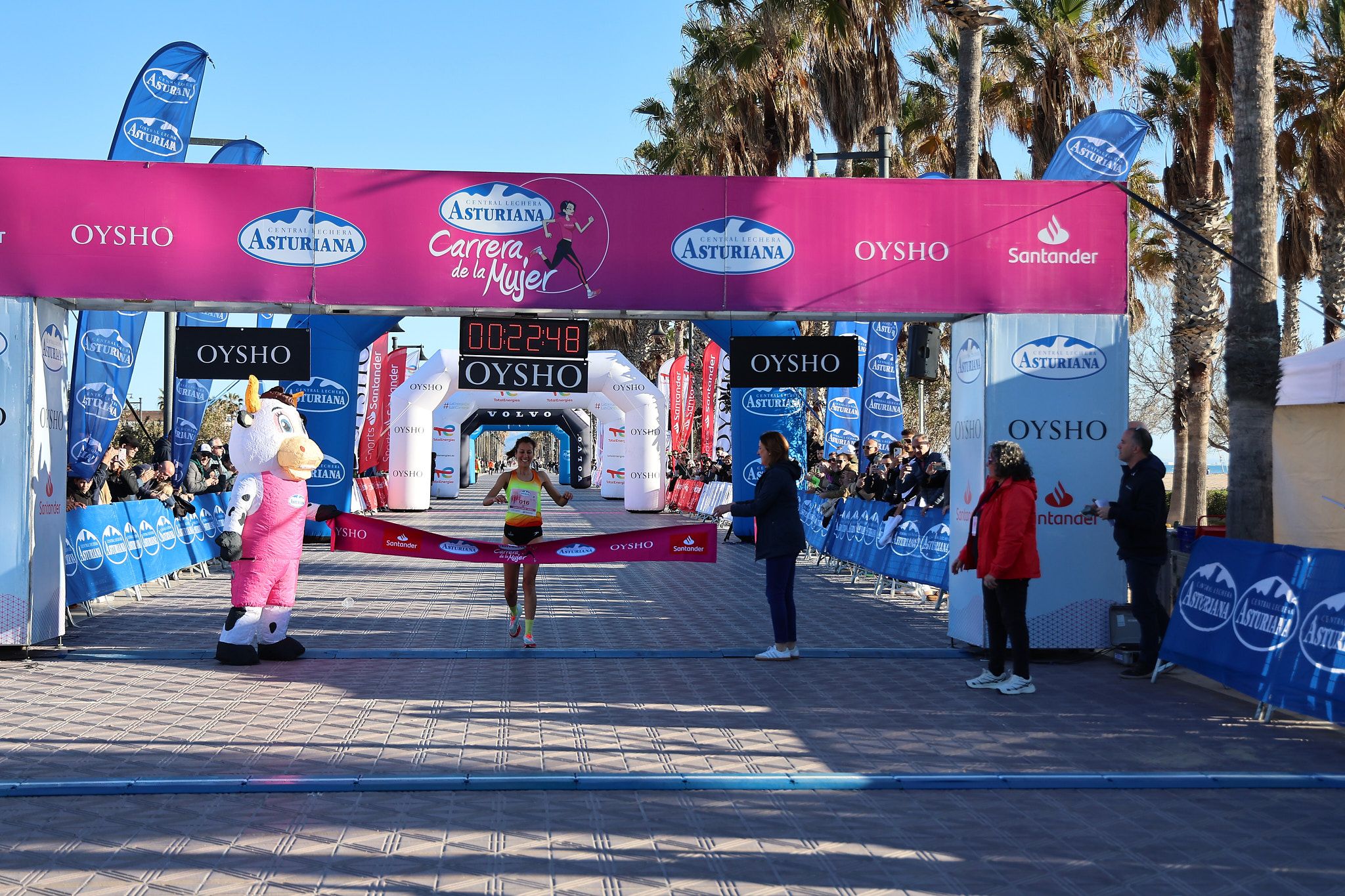 Las mejores fotos de la Carrera de la Mujer Central Lechera Asturiana de Valencia 2025. 116