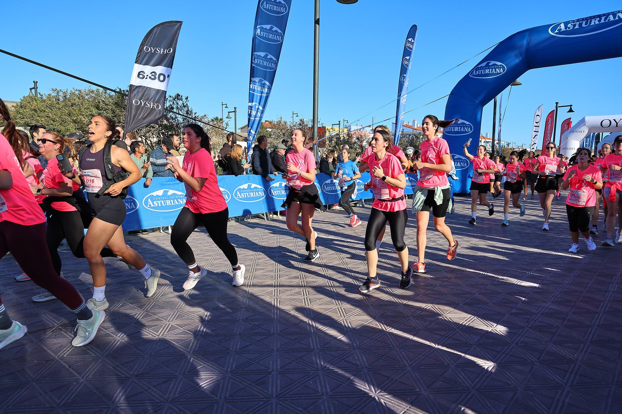 Las mejores fotos de la Carrera de la Mujer Central Lechera Asturiana de Valencia 2025. 842