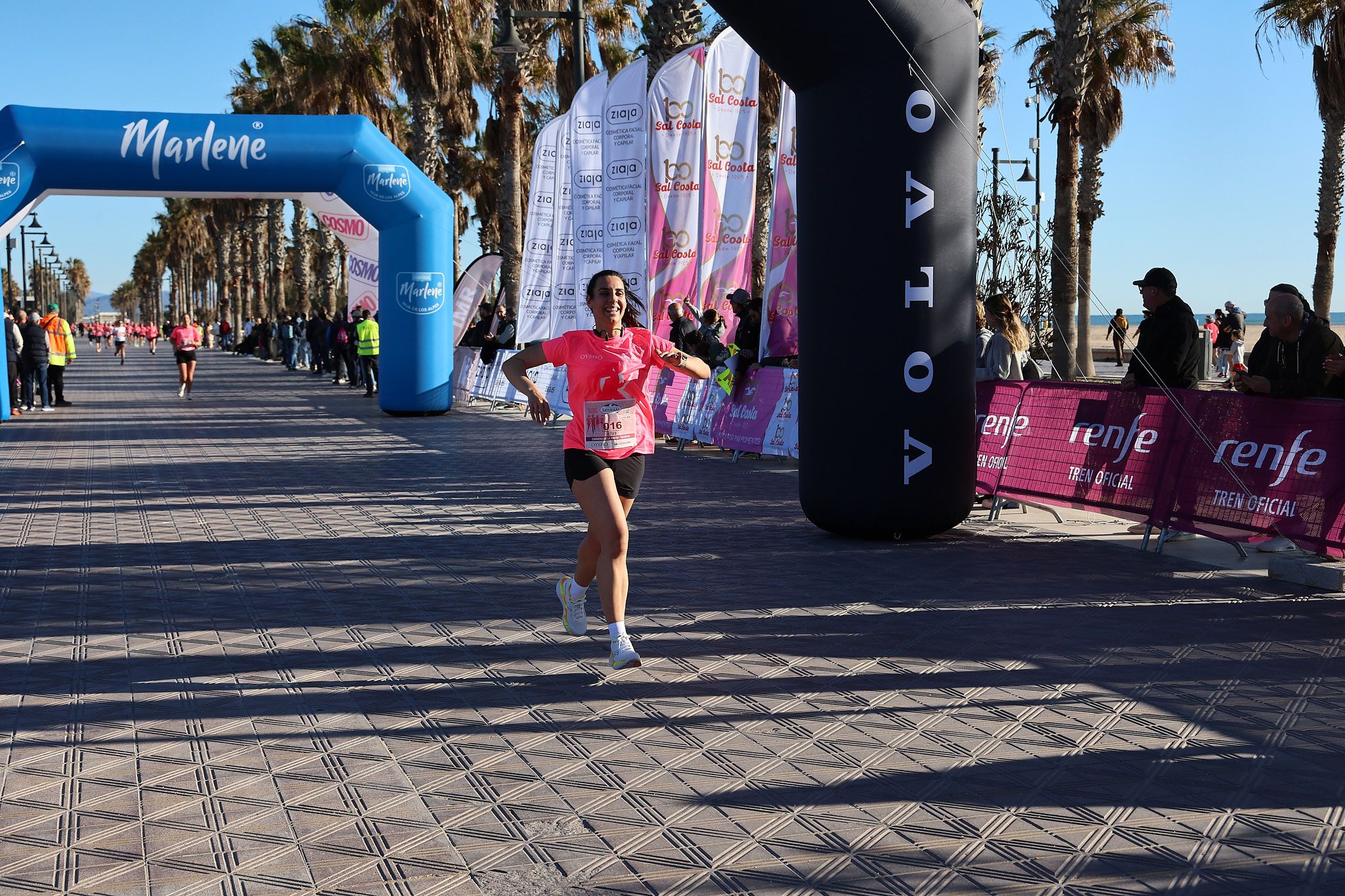 Las mejores fotos de la Carrera de la Mujer Central Lechera Asturiana de Valencia 2025. 367