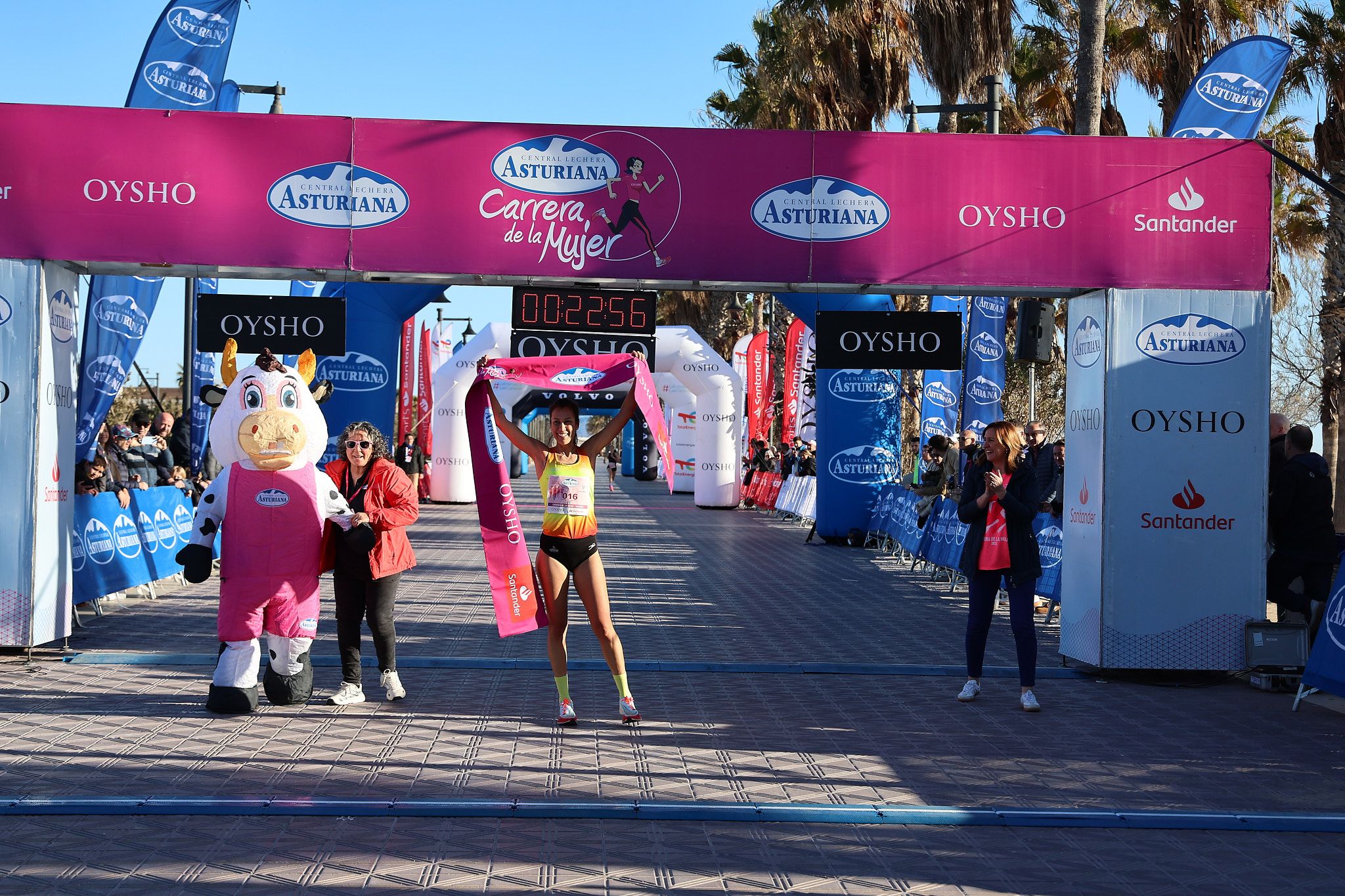 Las mejores fotos de la Carrera de la Mujer Central Lechera Asturiana de Valencia 2025. 127