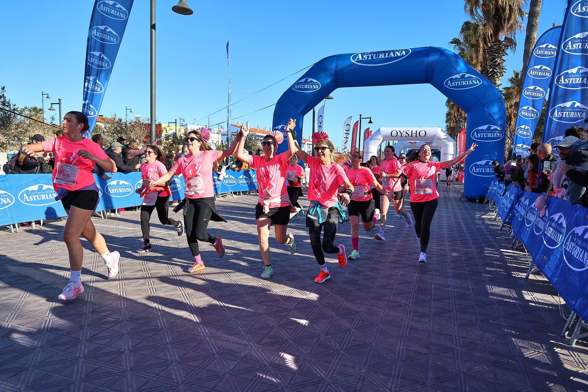 Las mejores fotos de la Carrera de la Mujer Central Lechera Asturiana de Valencia 2025. 850