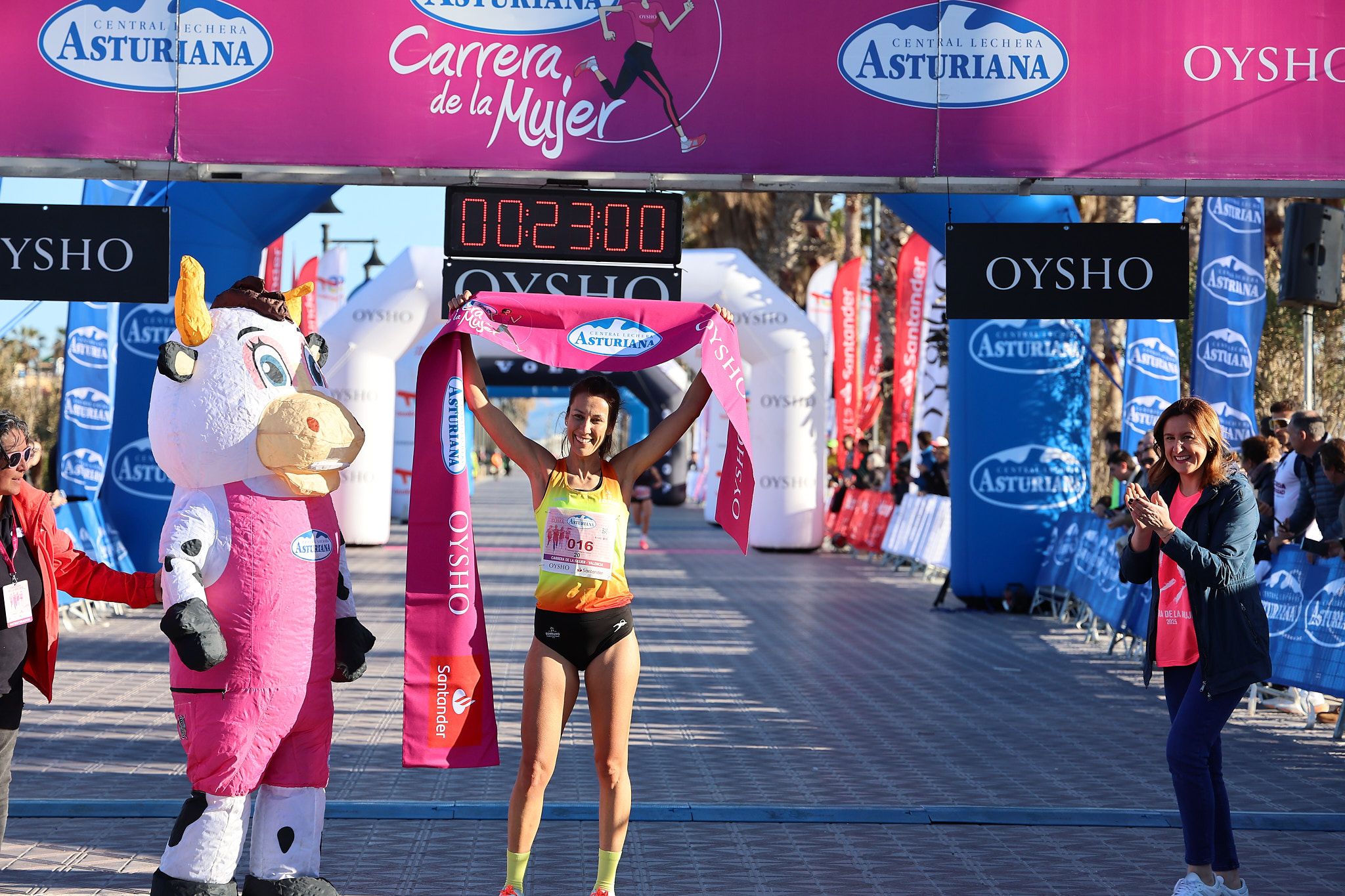 Las mejores fotos de la Carrera de la Mujer Central Lechera Asturiana de Valencia 2025. 135