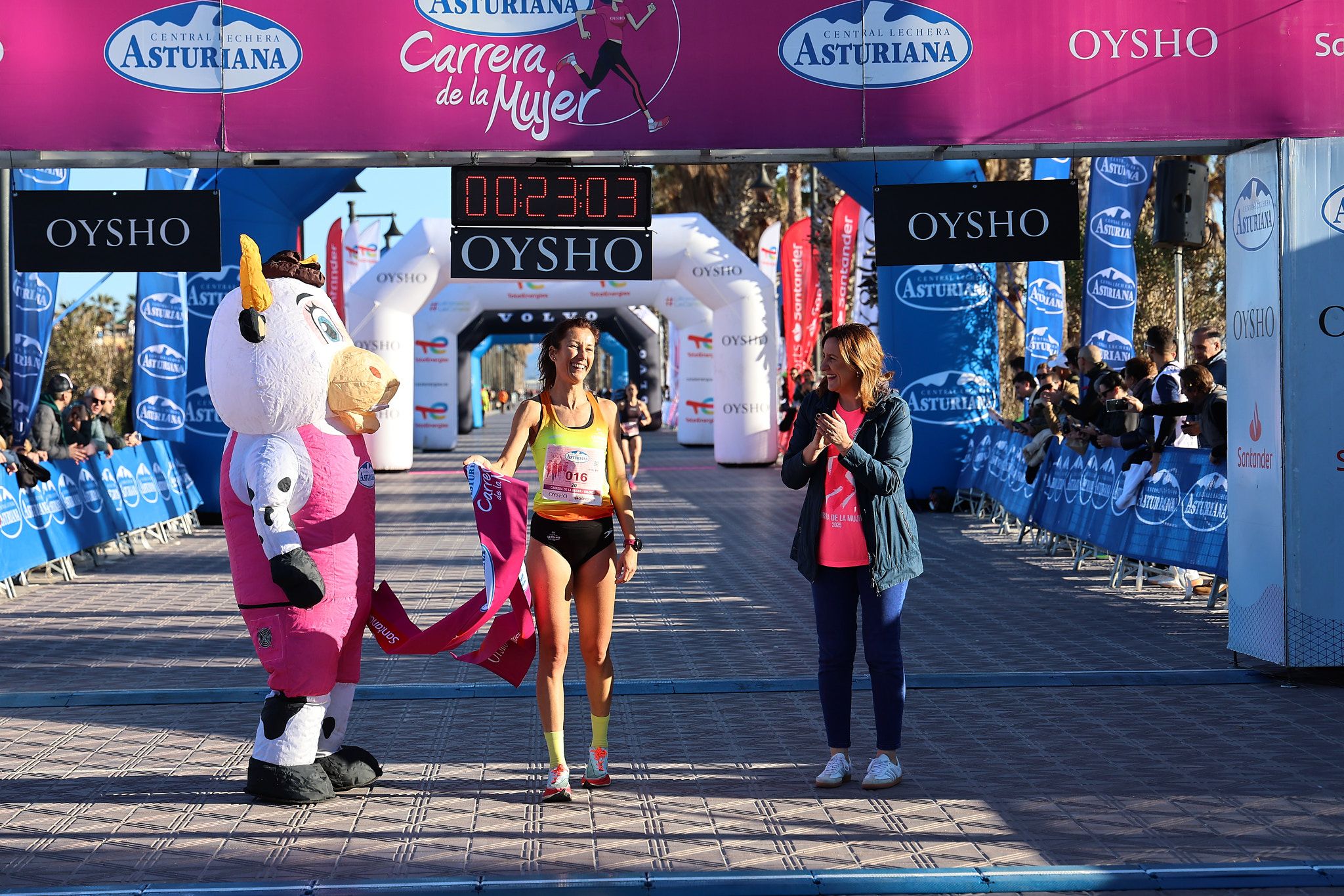 Las mejores fotos de la Carrera de la Mujer Central Lechera Asturiana de Valencia 2025. 144