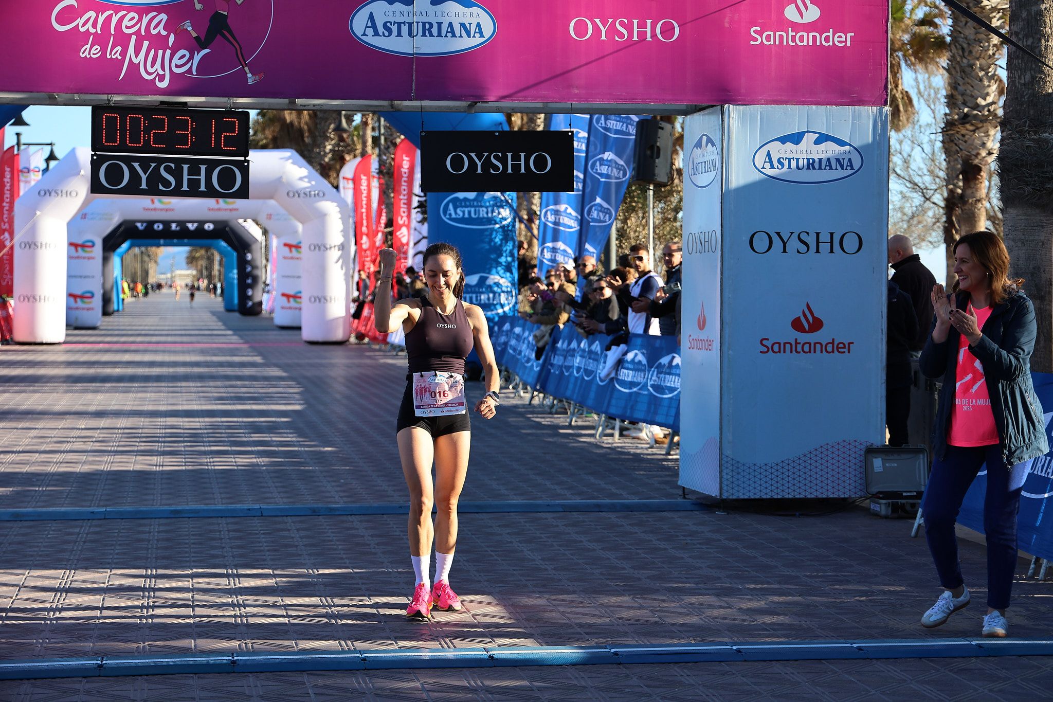 Las mejores fotos de la Carrera de la Mujer Central Lechera Asturiana de Valencia 2025. 150