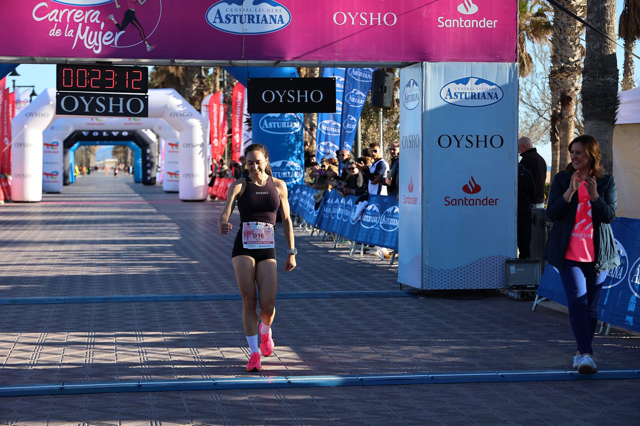Las mejores fotos de la Carrera de la Mujer Central Lechera Asturiana de Valencia 2025. 151