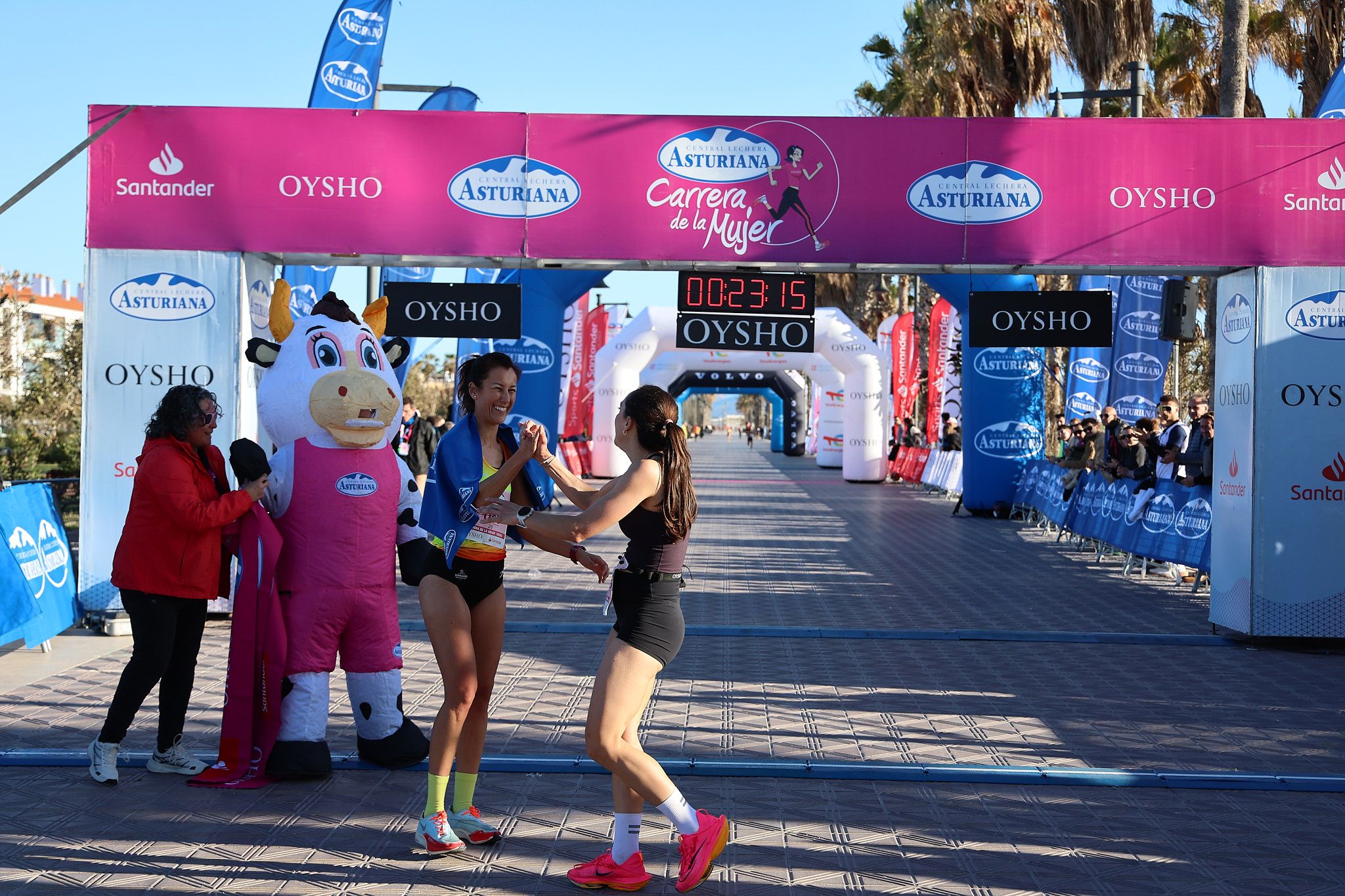 Las mejores fotos de la Carrera de la Mujer Central Lechera Asturiana de Valencia 2025. 154