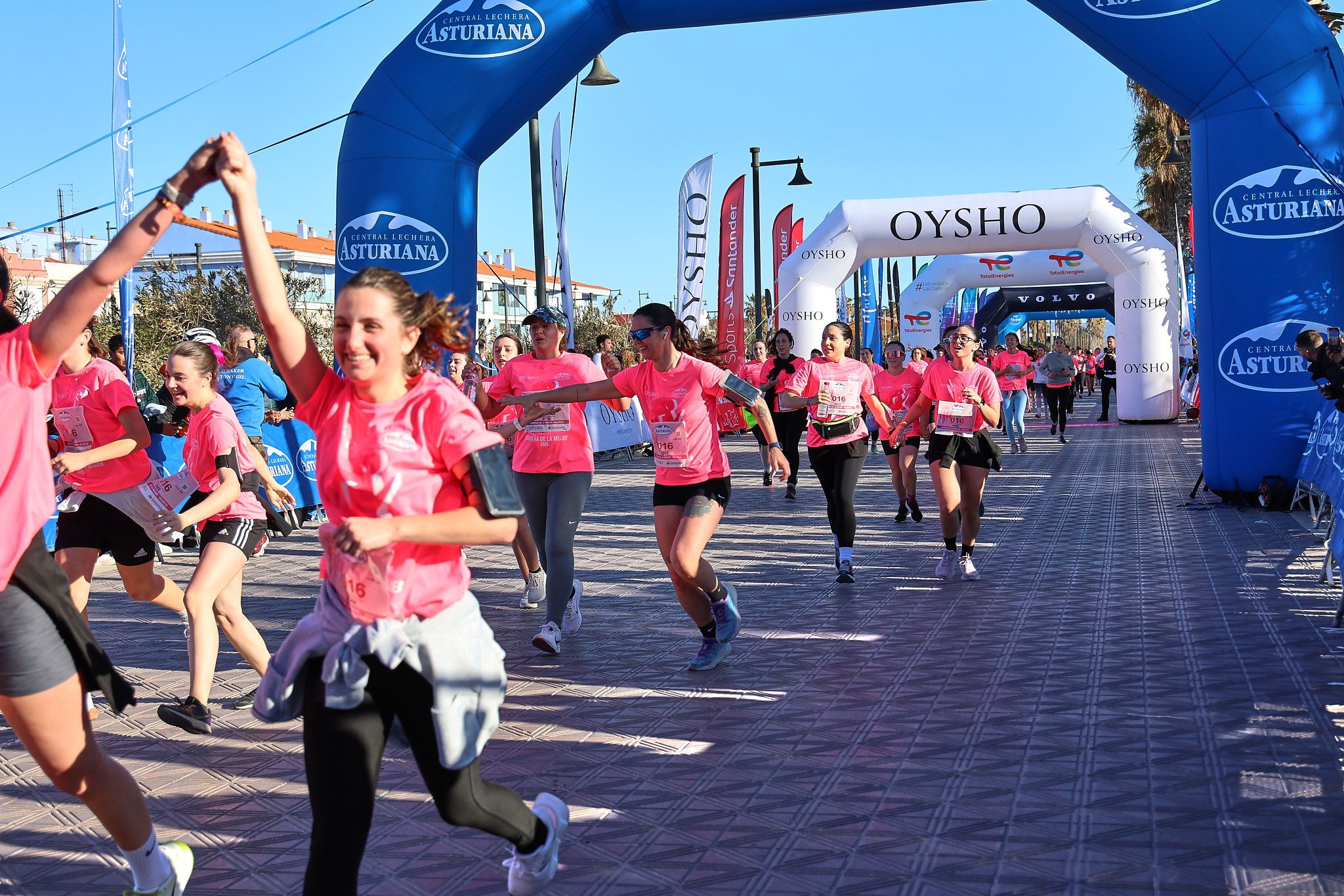 Las mejores fotos de la Carrera de la Mujer Central Lechera Asturiana de Valencia 2025. 864