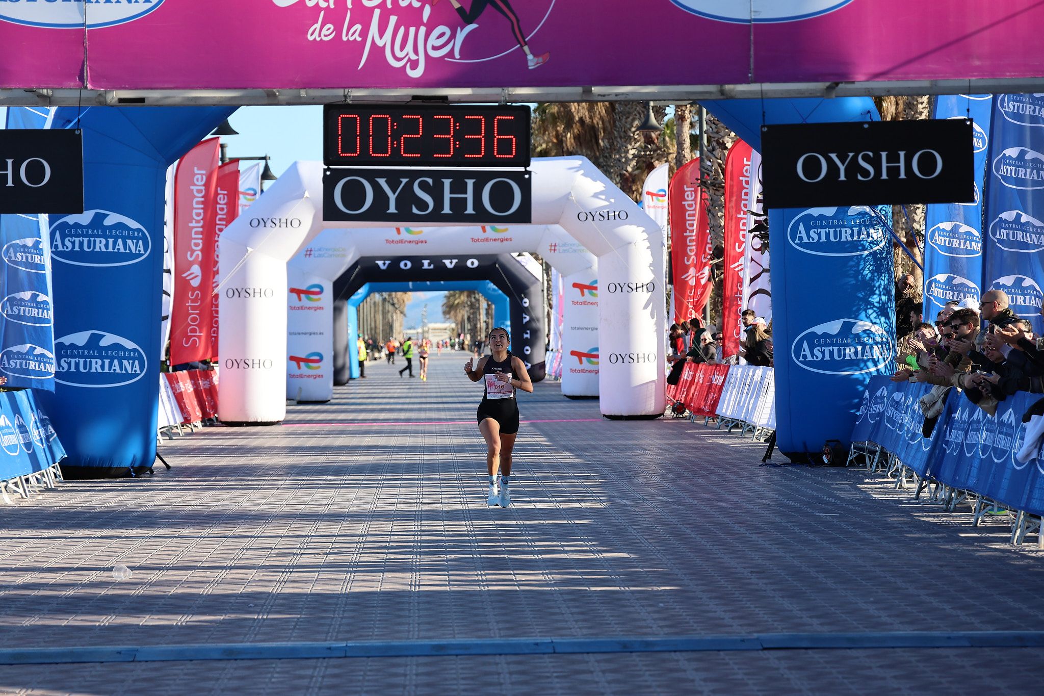 Las mejores fotos de la Carrera de la Mujer Central Lechera Asturiana de Valencia 2025. 161