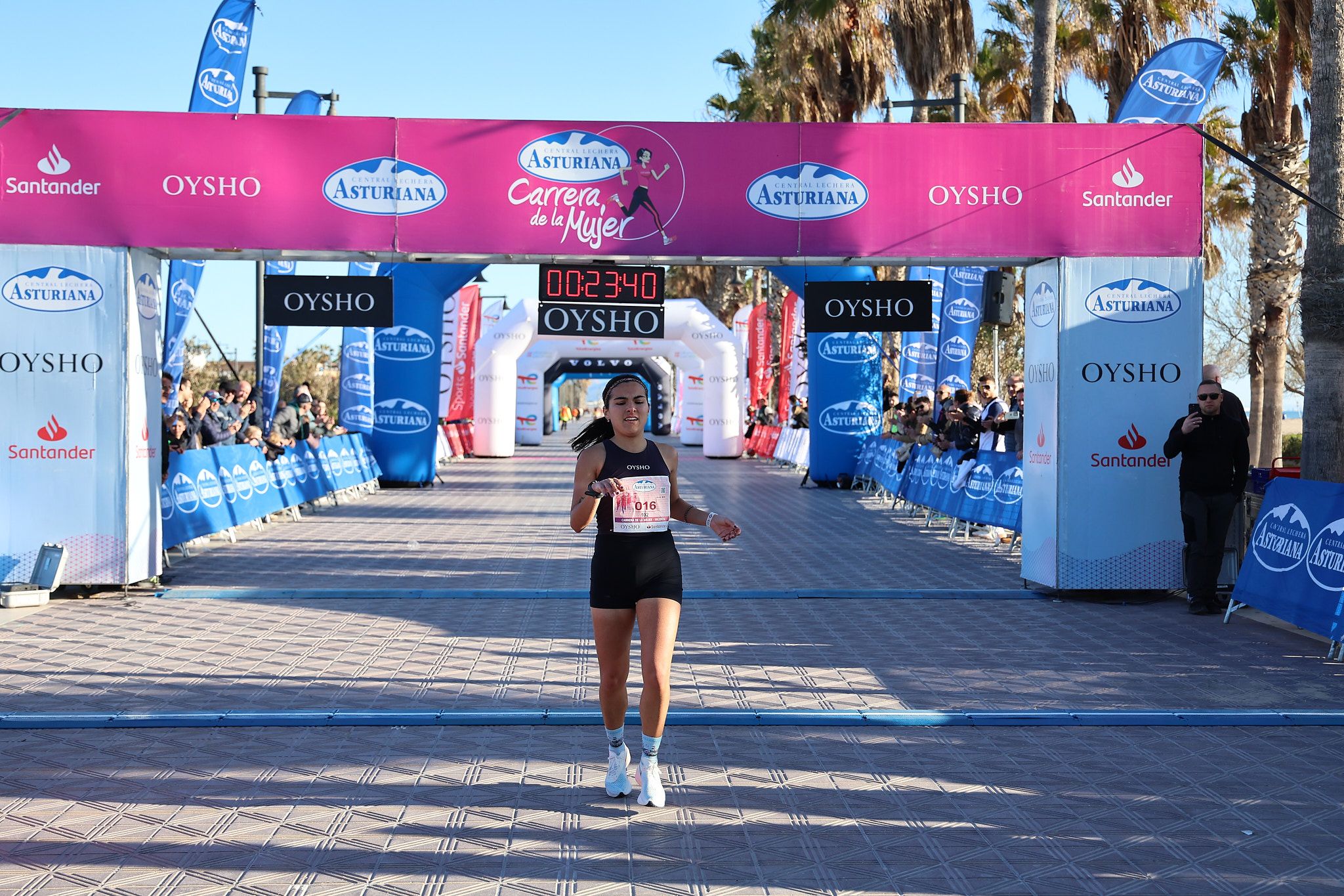 Las mejores fotos de la Carrera de la Mujer Central Lechera Asturiana de Valencia 2025. 169