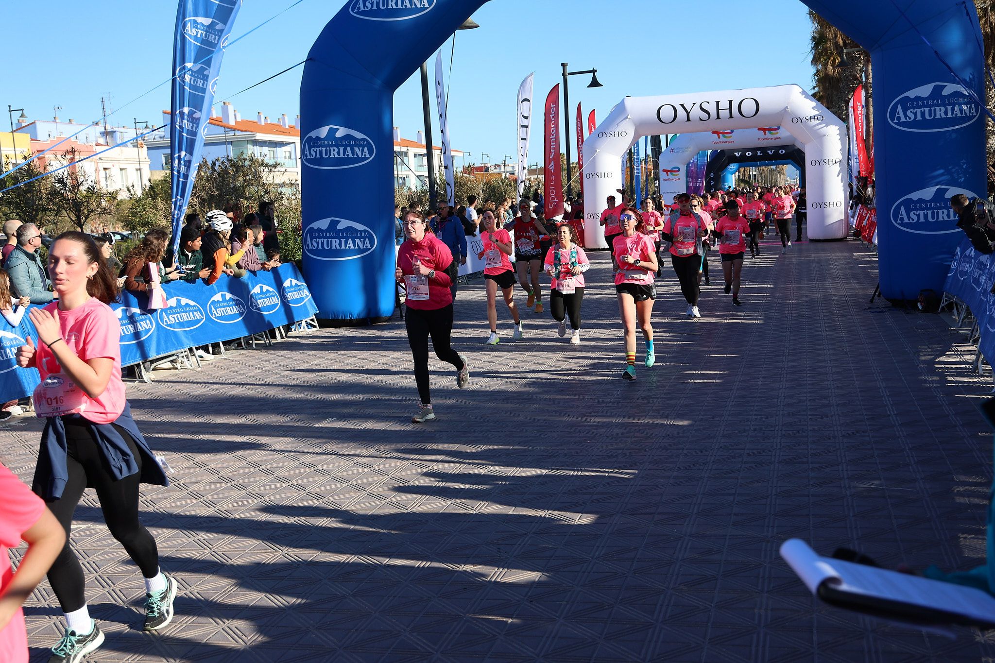 Las mejores fotos de la Carrera de la Mujer Central Lechera Asturiana de Valencia 2025. 873
