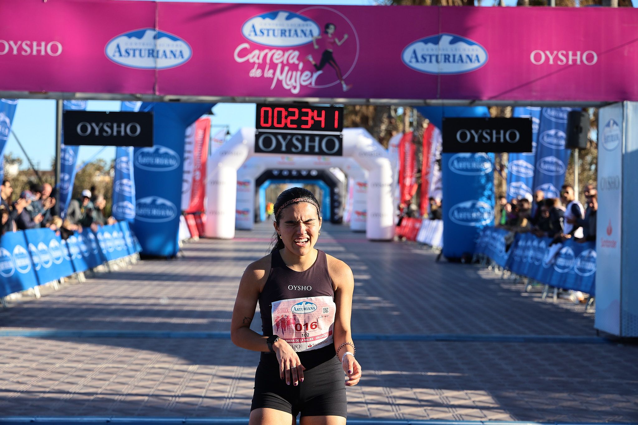 Las mejores fotos de la Carrera de la Mujer Central Lechera Asturiana de Valencia 2025. 171