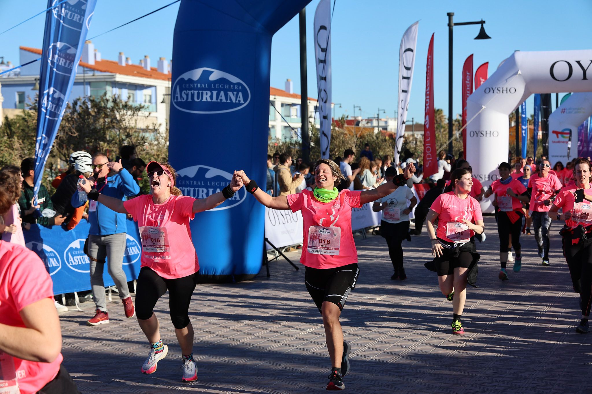 Las mejores fotos de la Carrera de la Mujer Central Lechera Asturiana de Valencia 2025. 876