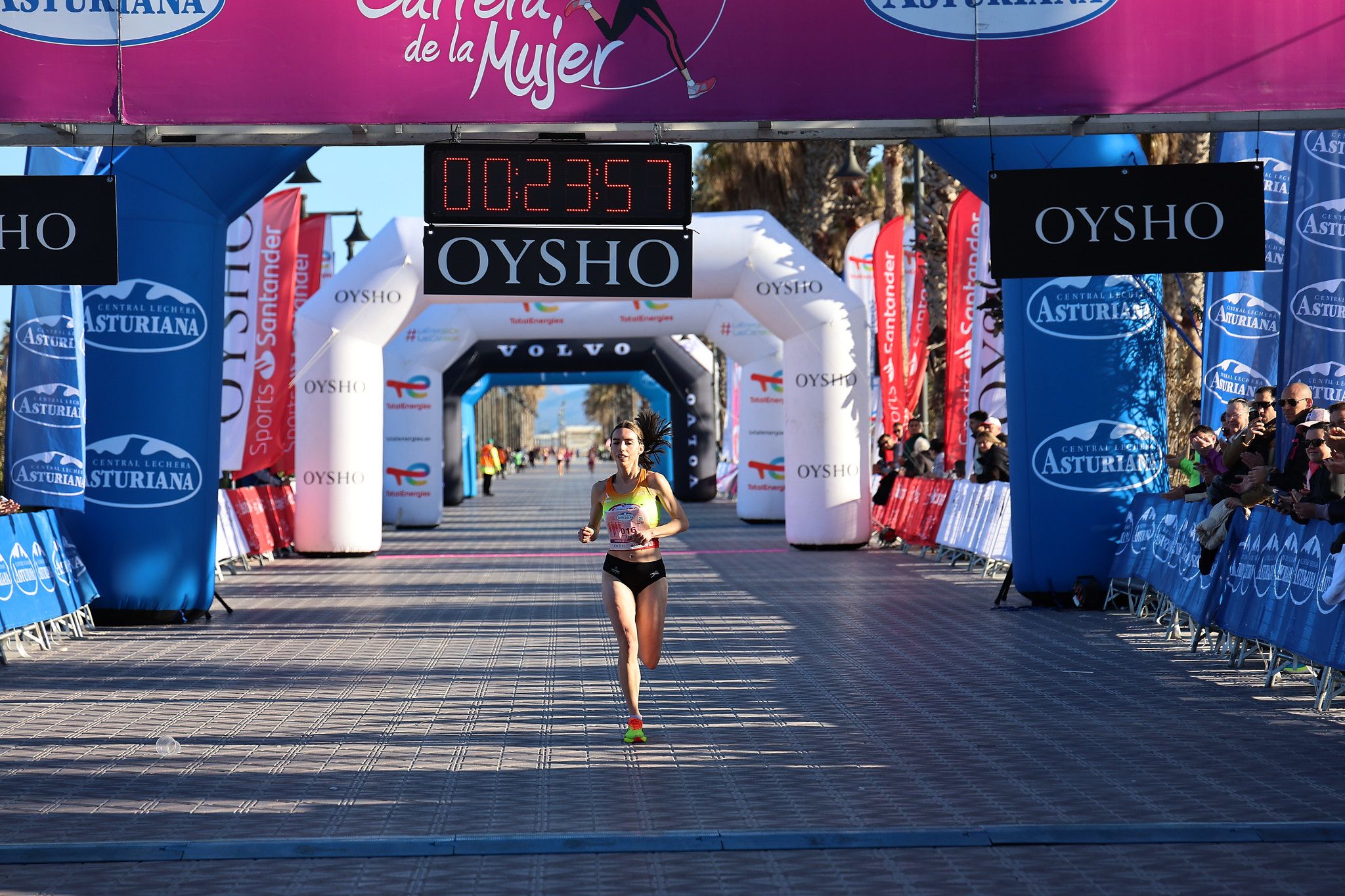 Las mejores fotos de la Carrera de la Mujer Central Lechera Asturiana de Valencia 2025. 176