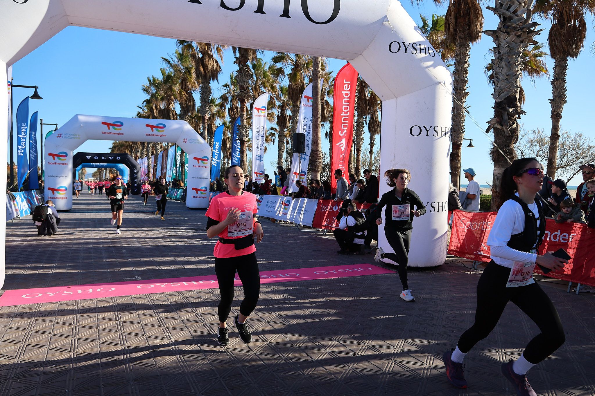 Las mejores fotos de la Carrera de la Mujer Central Lechera Asturiana de Valencia 2025. 400