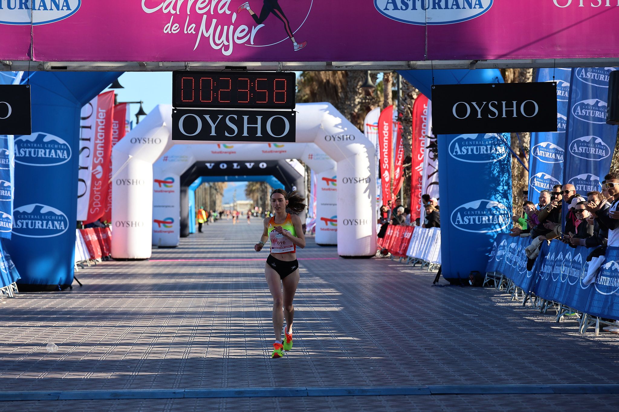Las mejores fotos de la Carrera de la Mujer Central Lechera Asturiana de Valencia 2025. 177