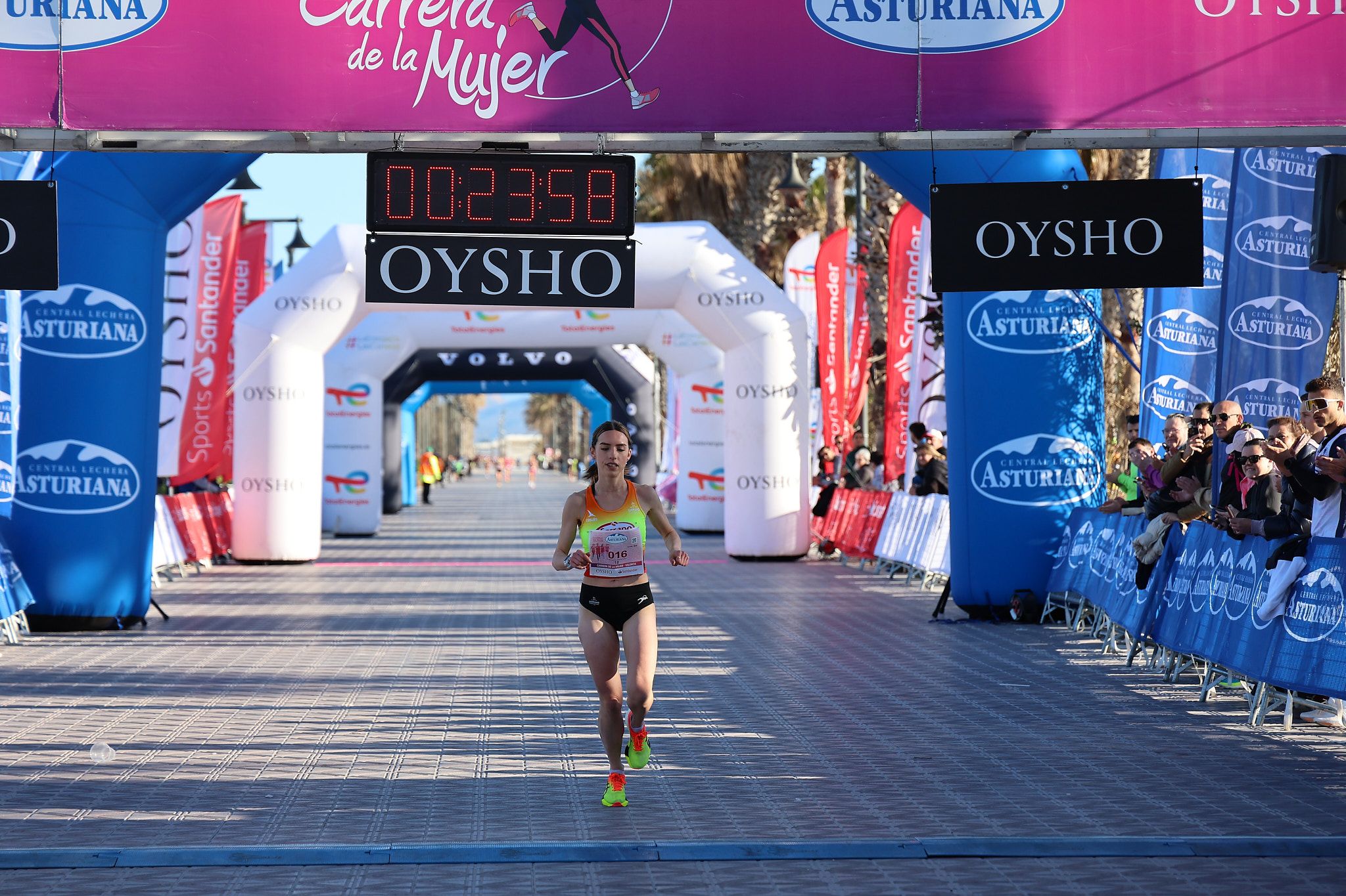 Las mejores fotos de la Carrera de la Mujer Central Lechera Asturiana de Valencia 2025. 178