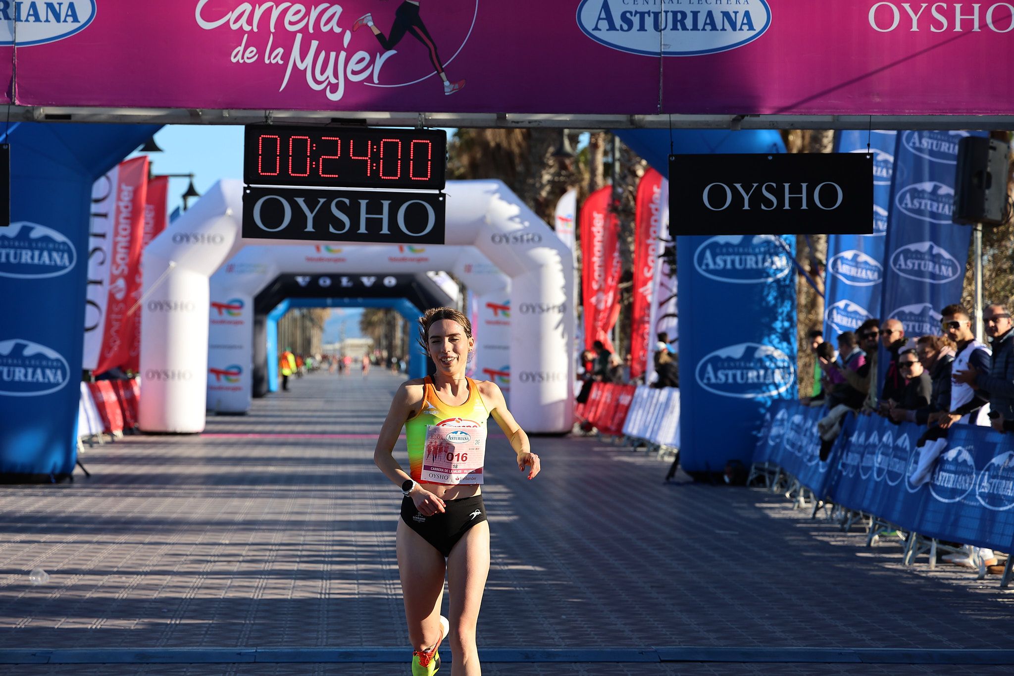 Las mejores fotos de la Carrera de la Mujer Central Lechera Asturiana de Valencia 2025. 179