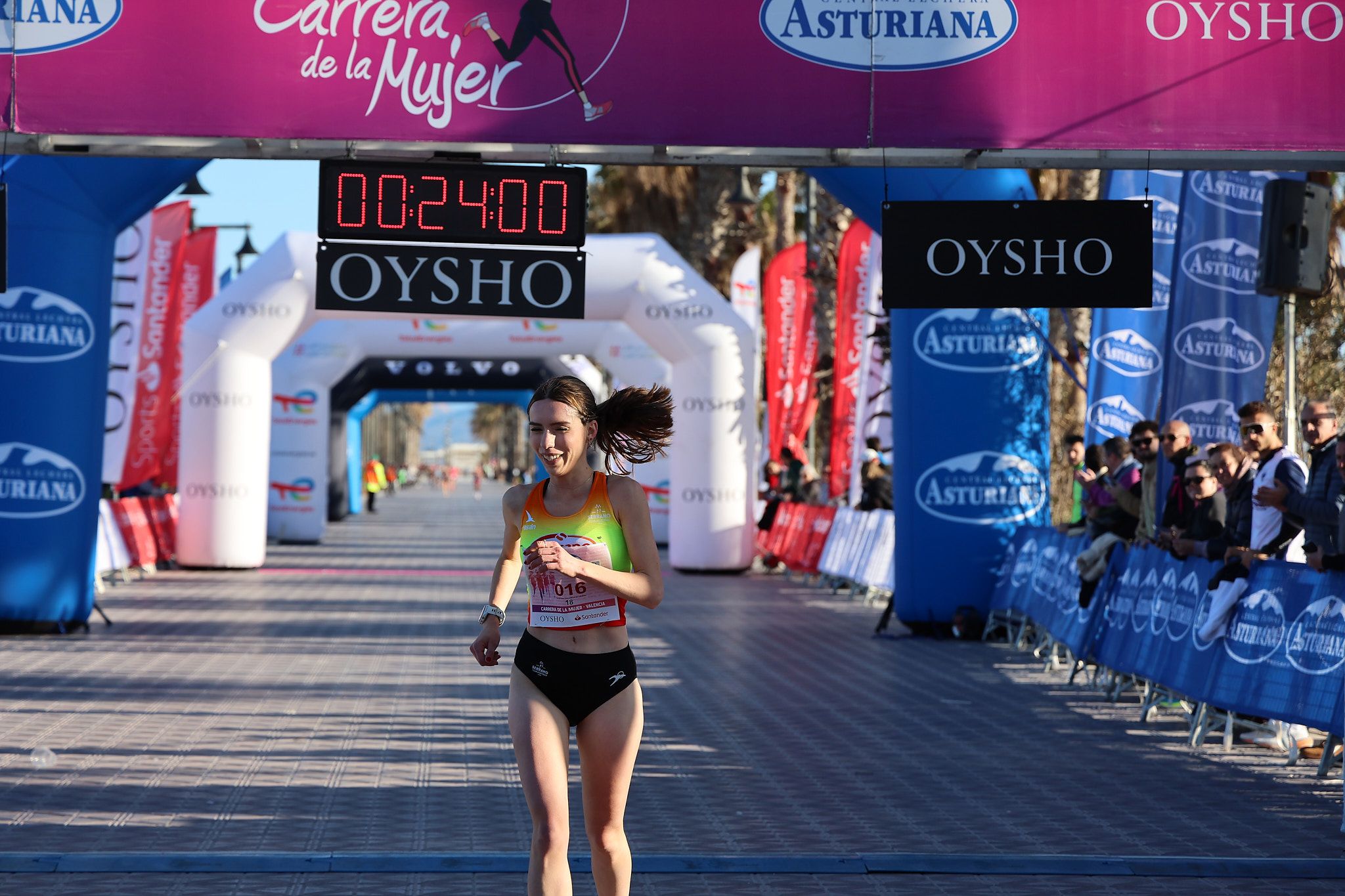 Las mejores fotos de la Carrera de la Mujer Central Lechera Asturiana de Valencia 2025. 180