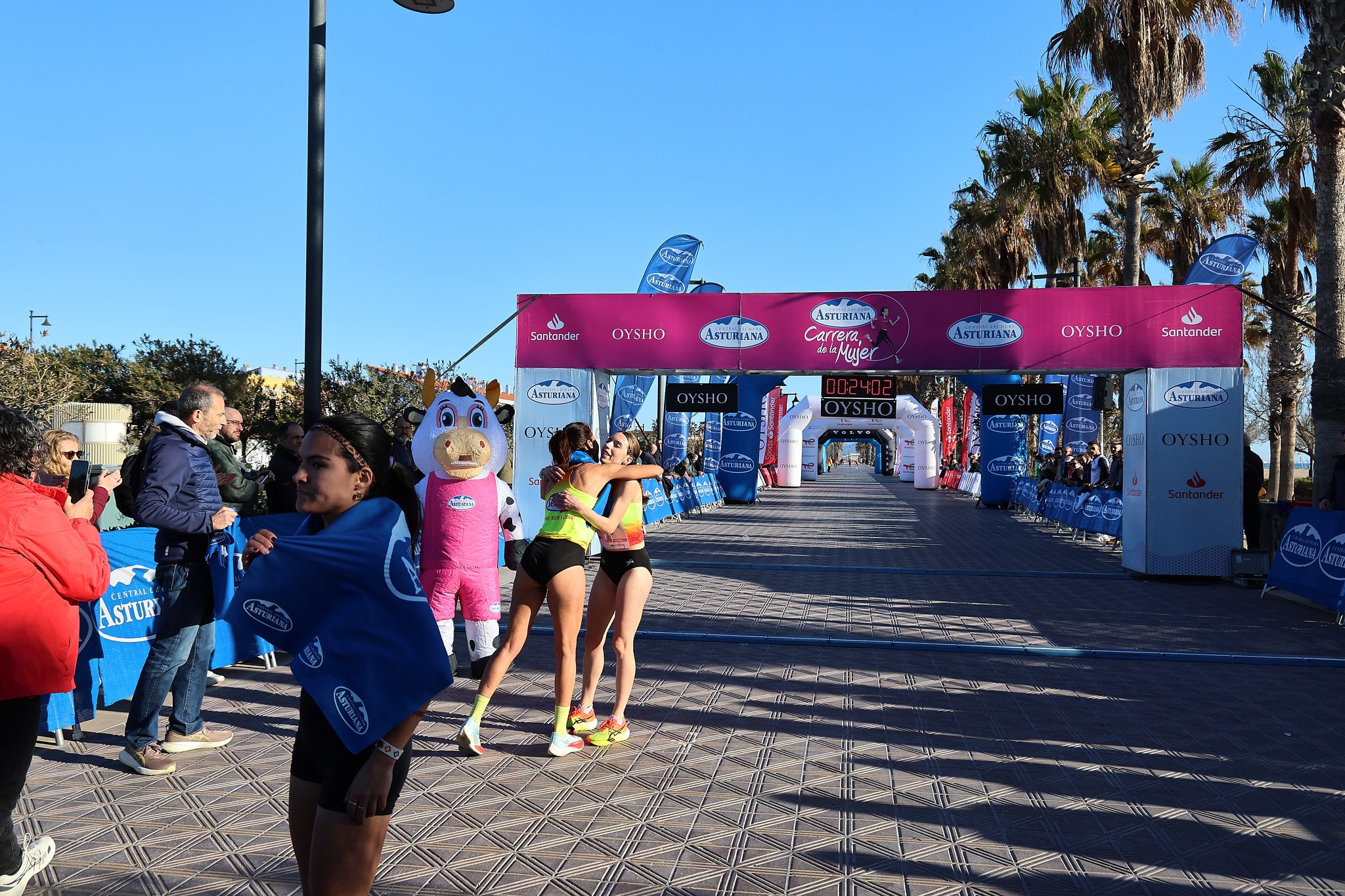 Las mejores fotos de la Carrera de la Mujer Central Lechera Asturiana de Valencia 2025. 183