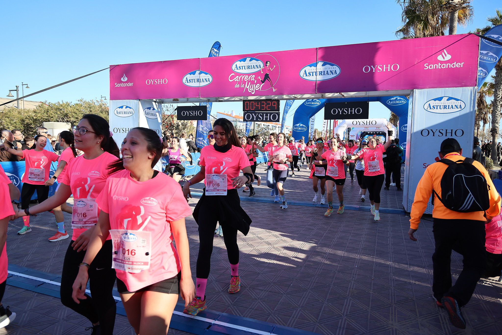 Las mejores fotos de la Carrera de la Mujer Central Lechera Asturiana de Valencia 2025. 883