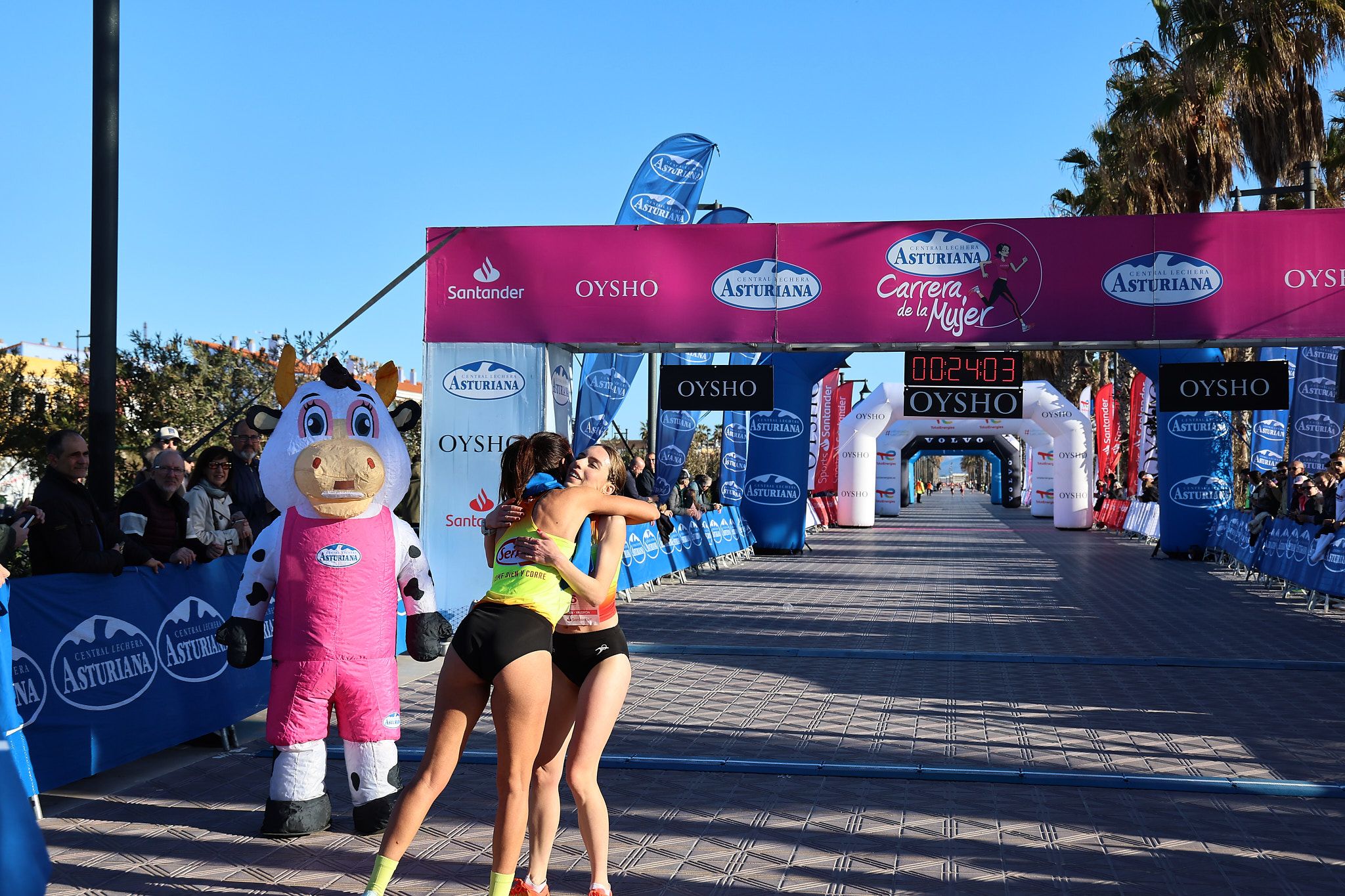 Las mejores fotos de la Carrera de la Mujer Central Lechera Asturiana de Valencia 2025. 184