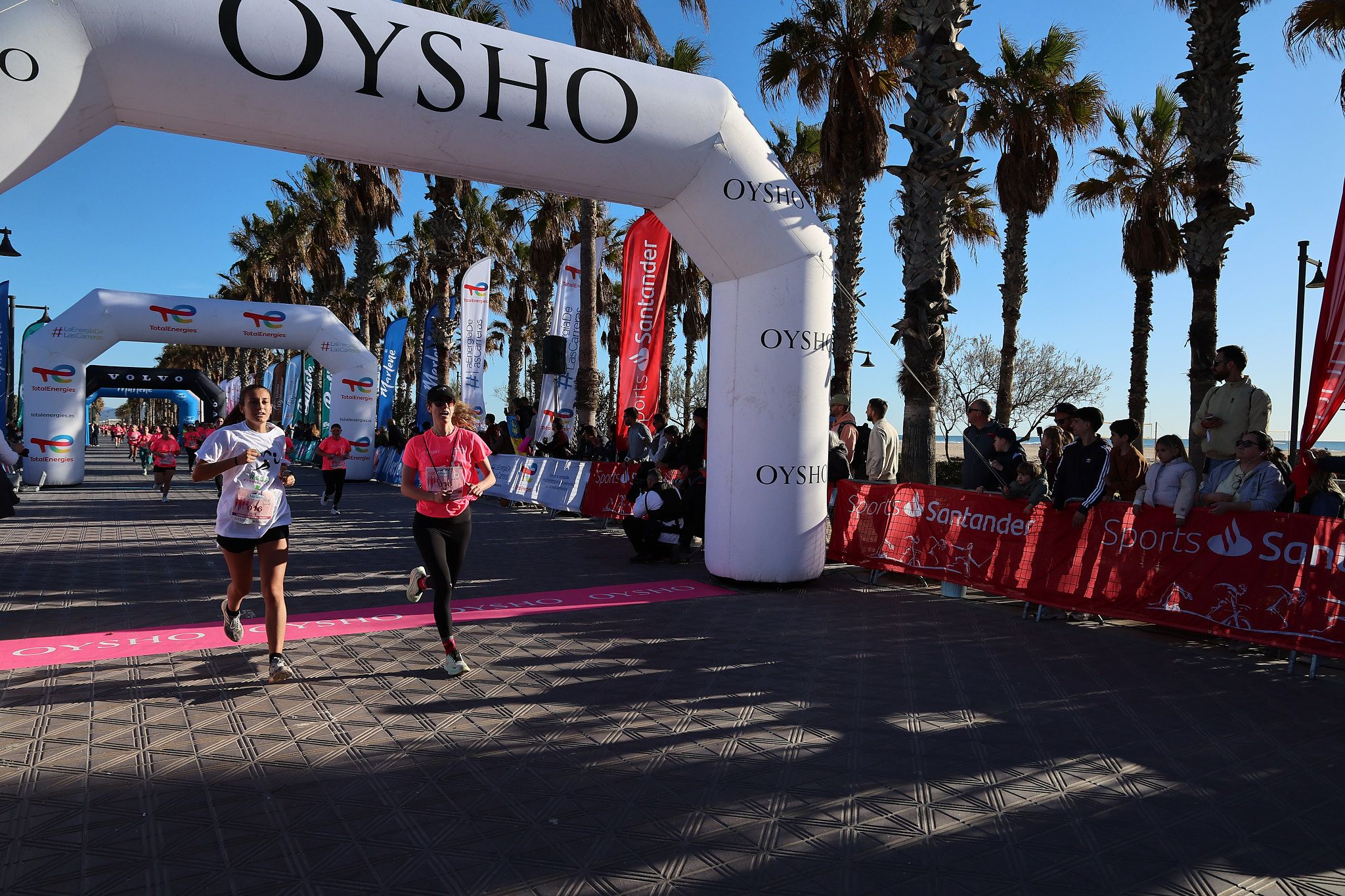 Las mejores fotos de la Carrera de la Mujer Central Lechera Asturiana de Valencia 2025. 406