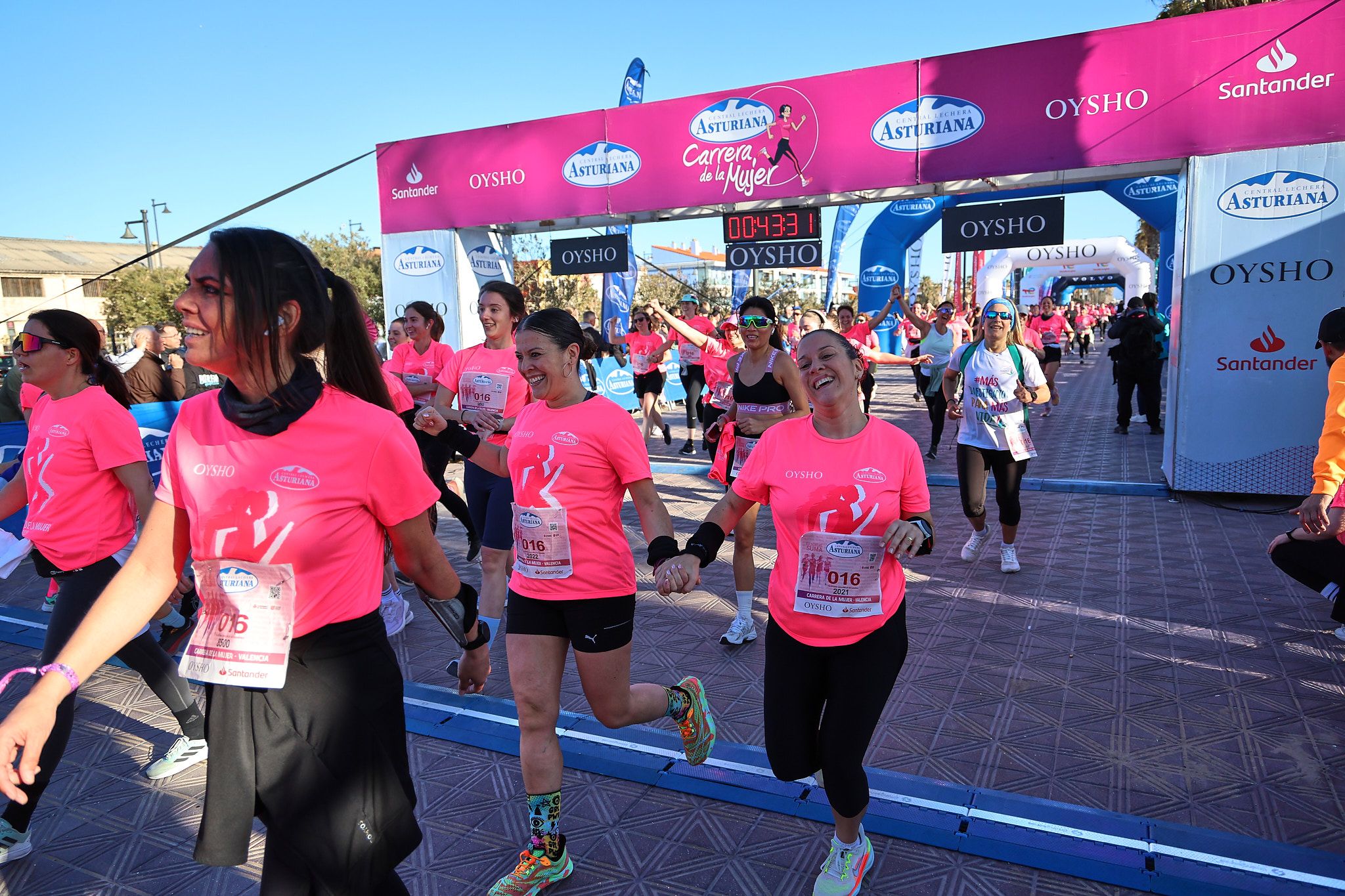 Las mejores fotos de la Carrera de la Mujer Central Lechera Asturiana de Valencia 2025. 885