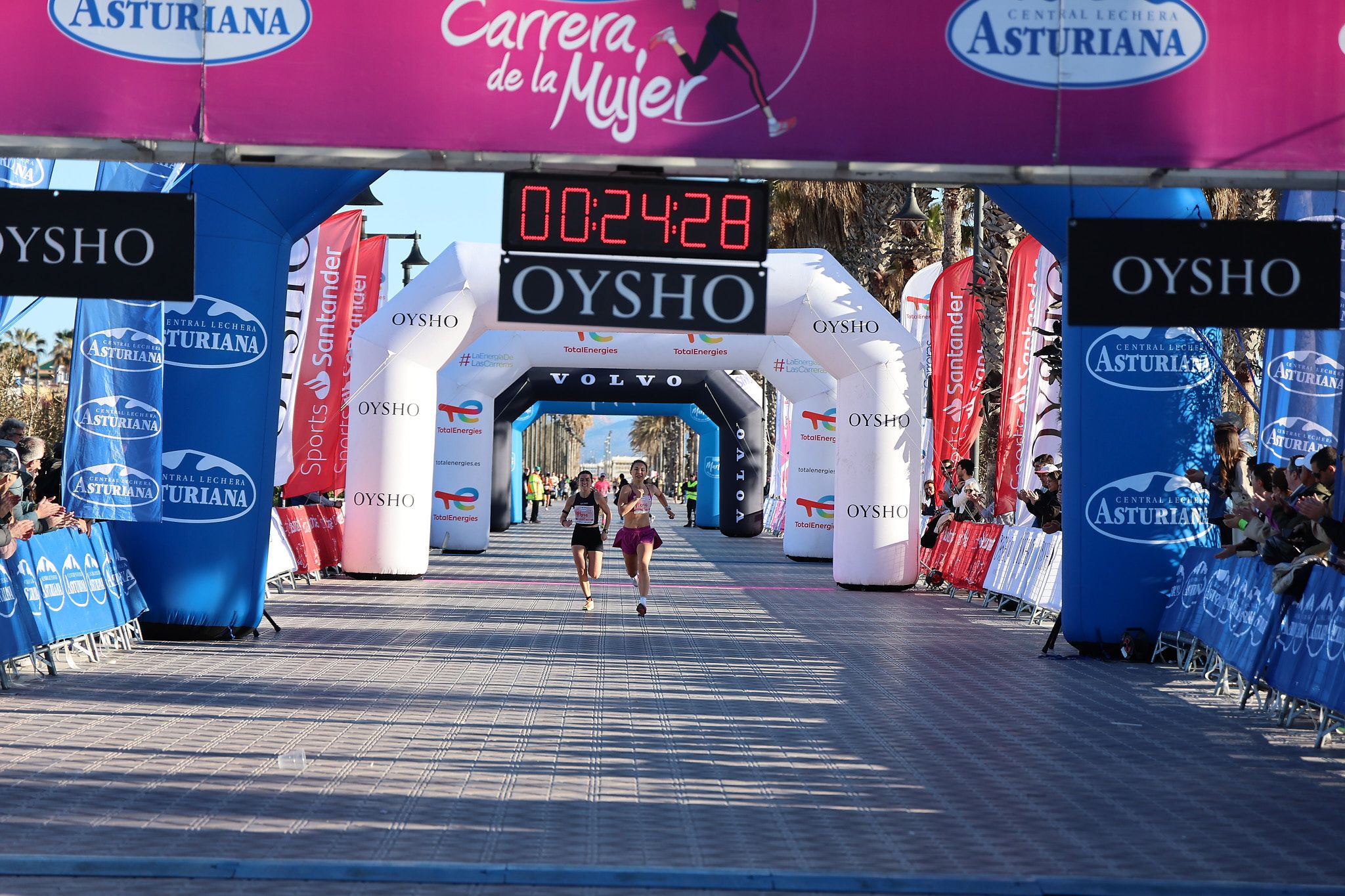 Las mejores fotos de la Carrera de la Mujer Central Lechera Asturiana de Valencia 2025. 187