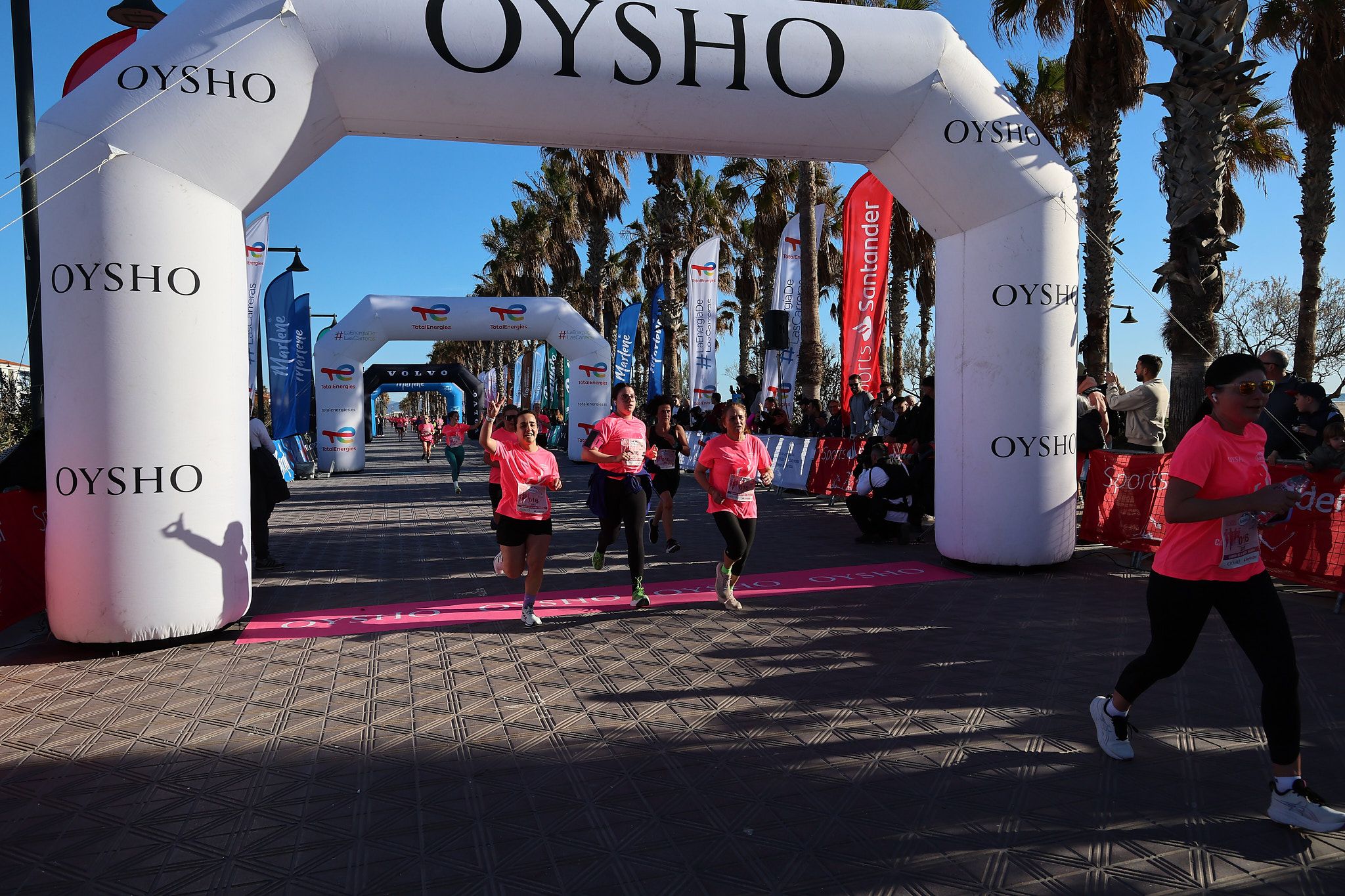 Las mejores fotos de la Carrera de la Mujer Central Lechera Asturiana de Valencia 2025. 409