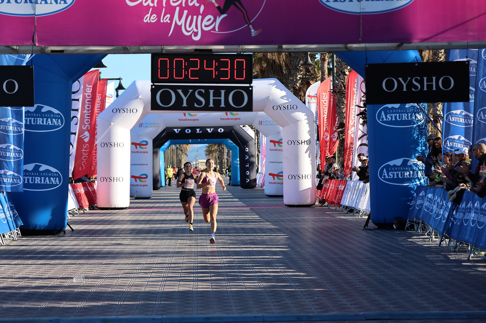 Las mejores fotos de la Carrera de la Mujer Central Lechera Asturiana de Valencia 2025. 190