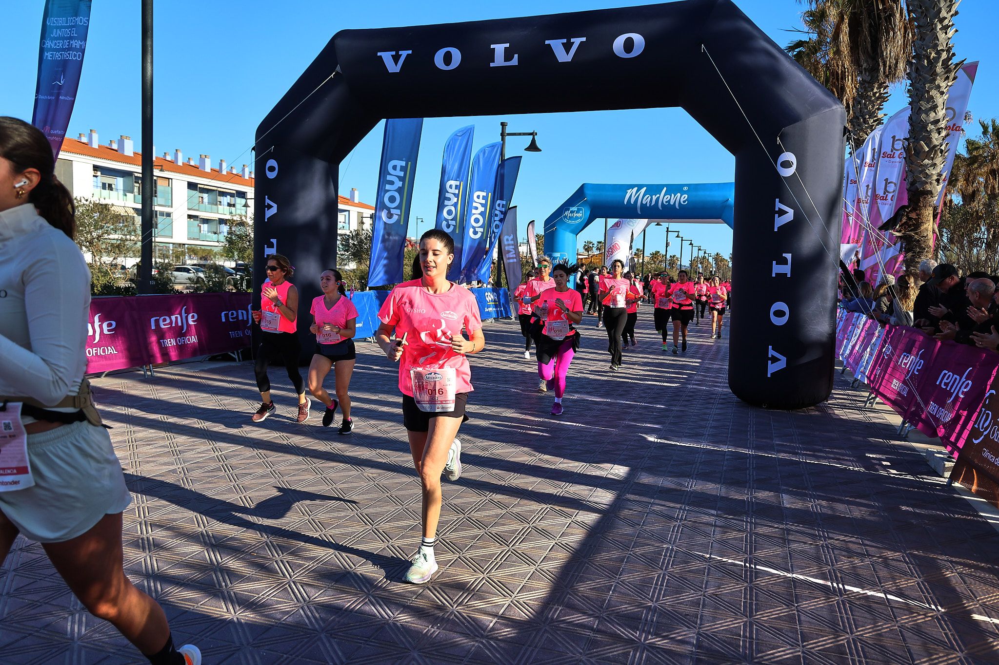 Las mejores fotos de la Carrera de la Mujer Central Lechera Asturiana de Valencia 2025. 653