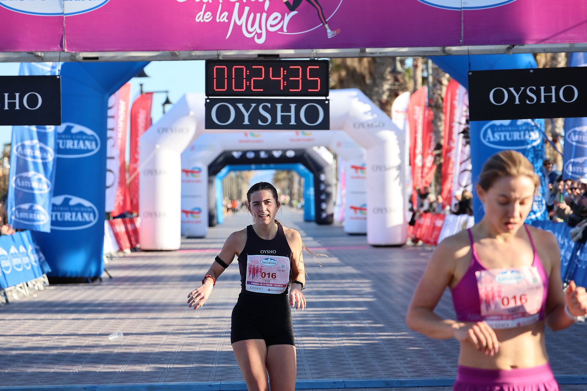 Las mejores fotos de la Carrera de la Mujer Central Lechera Asturiana de Valencia 2025. 201